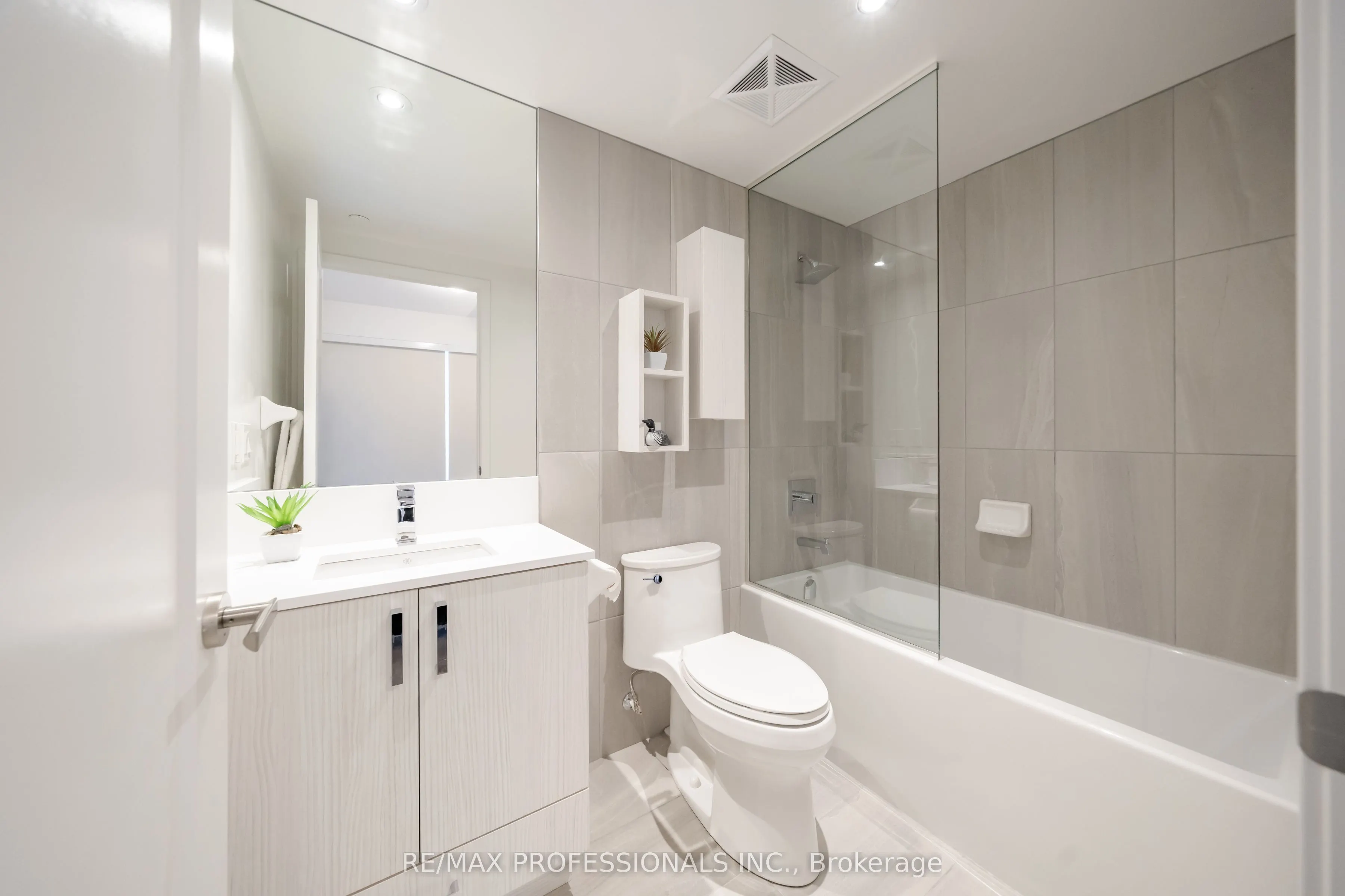 99 Broadway Avenue #2103
