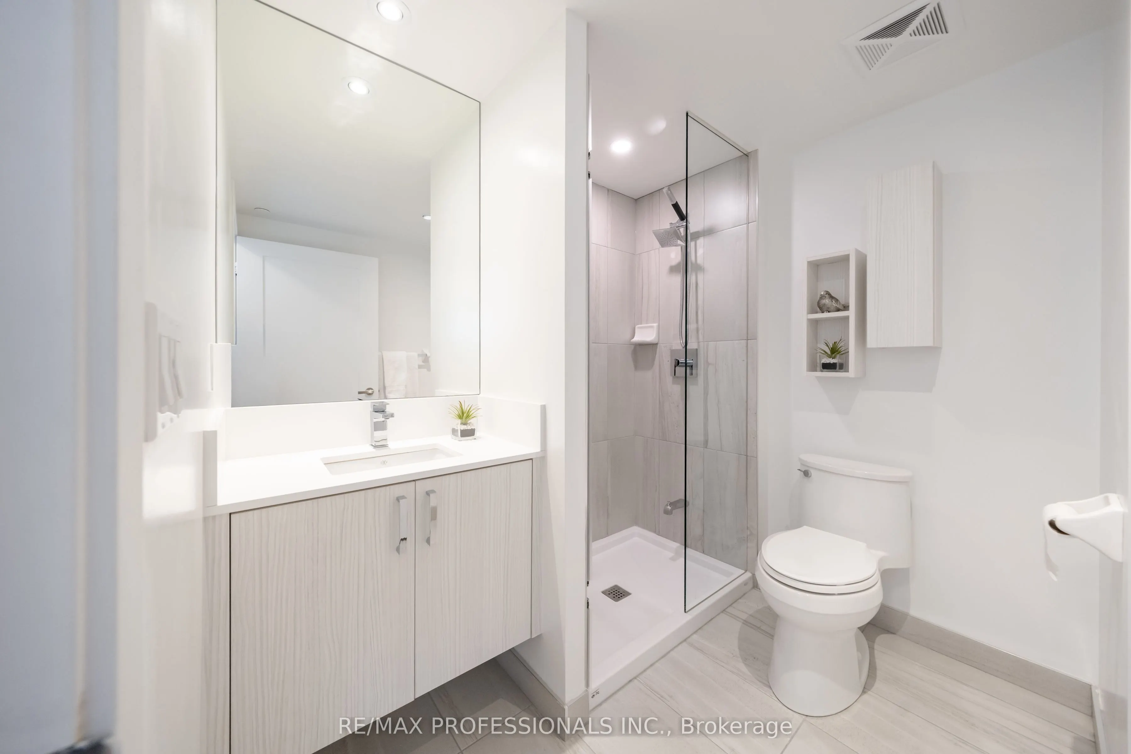 99 Broadway Avenue #2103