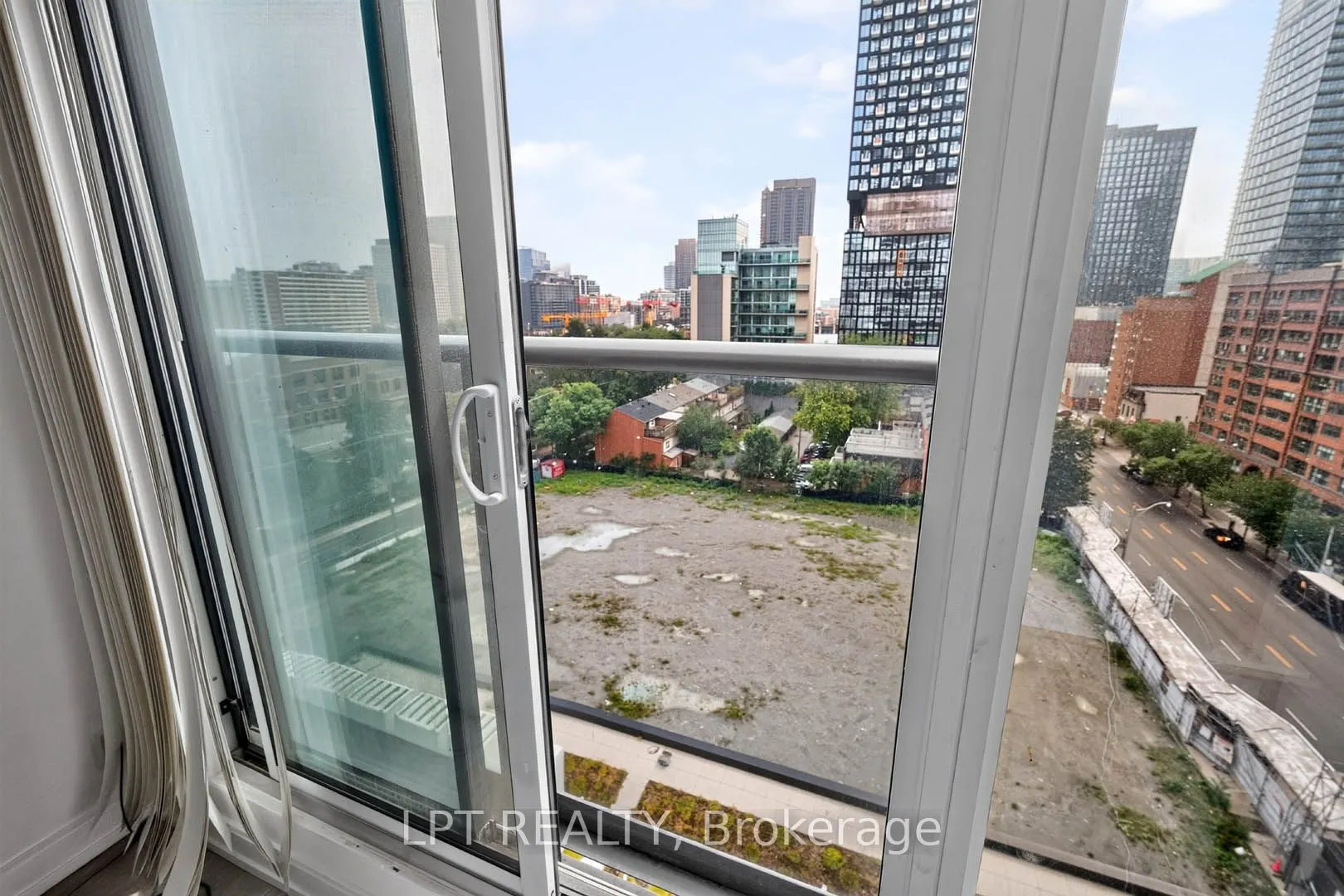 181 Dundas Street E #807