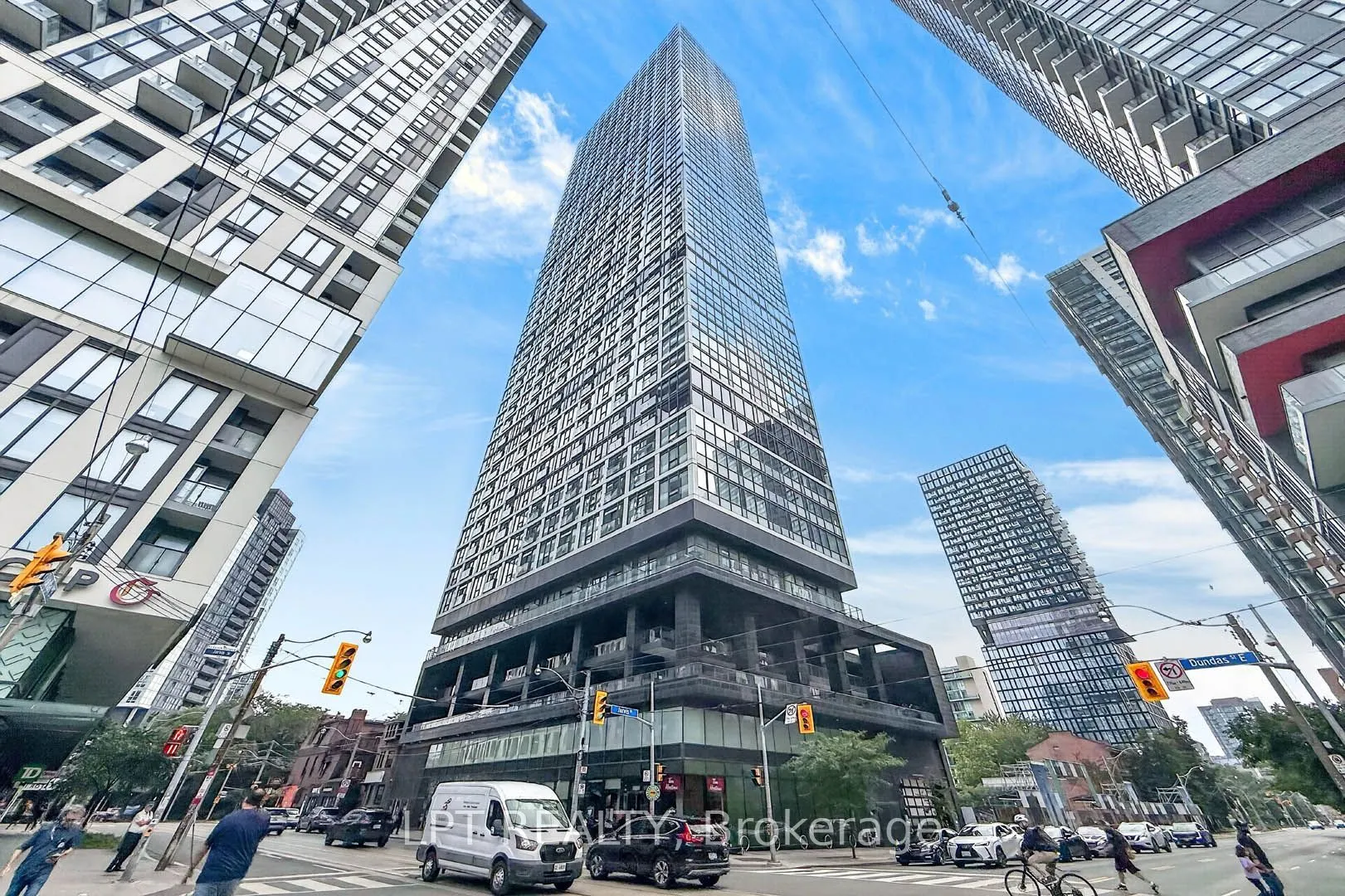 181 Dundas Street E #807