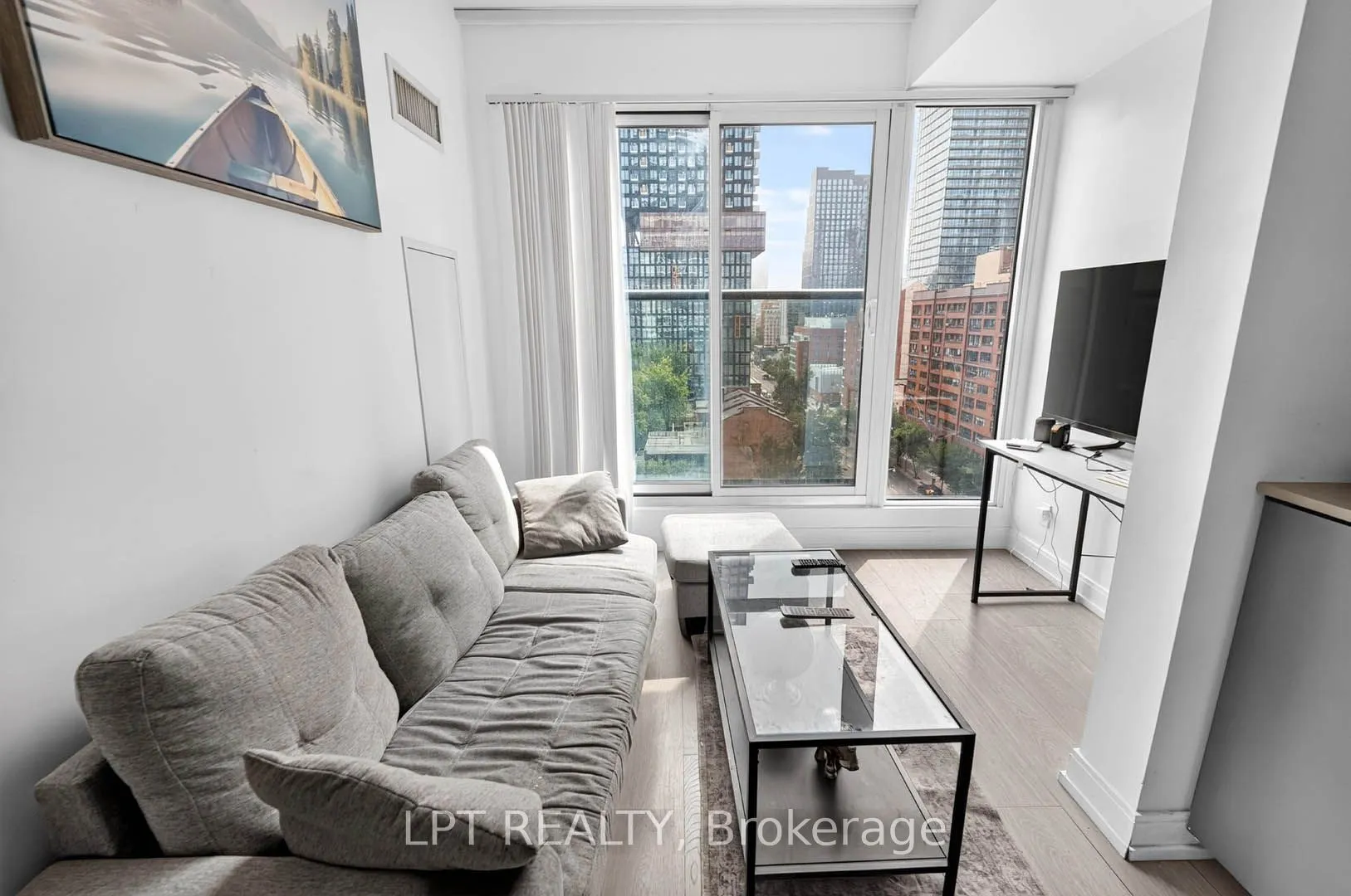 181 Dundas Street E #807