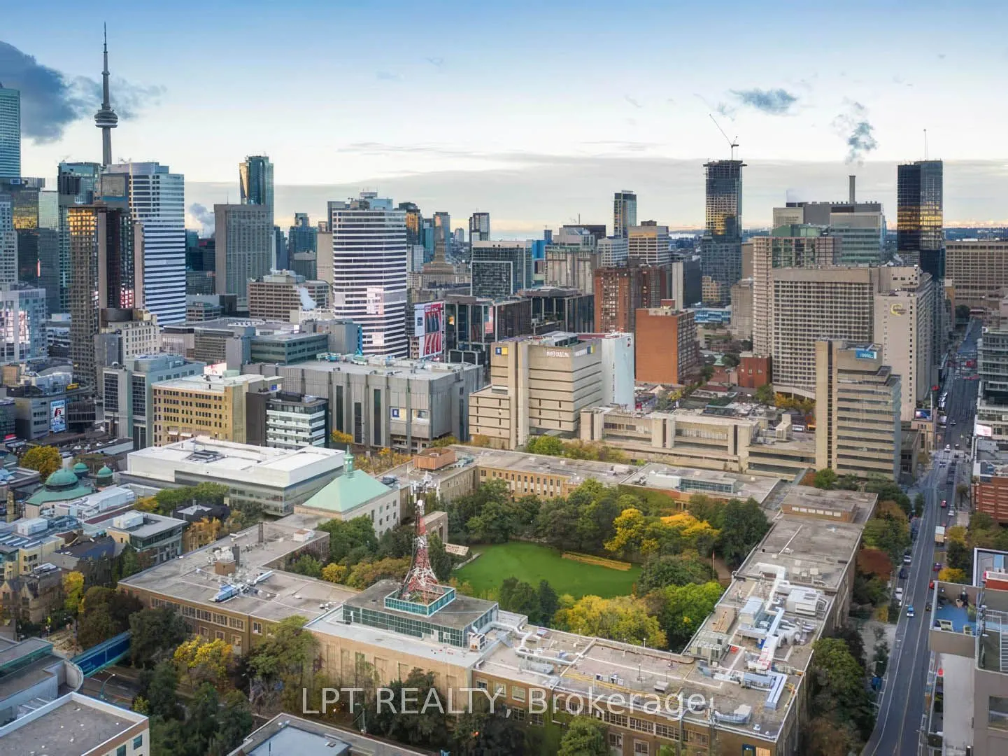 181 Dundas Street E #807