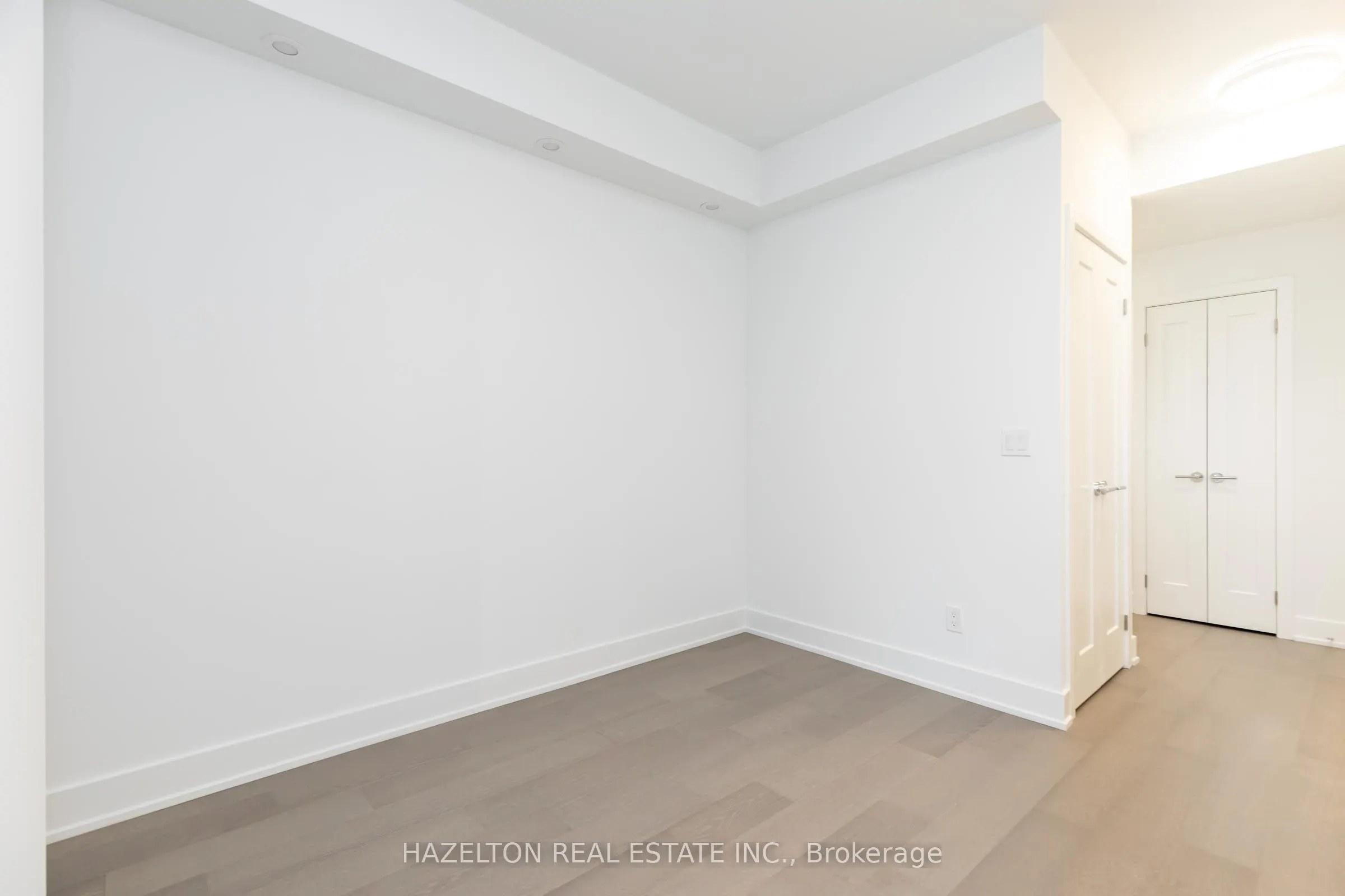 8 Manor Road W #605