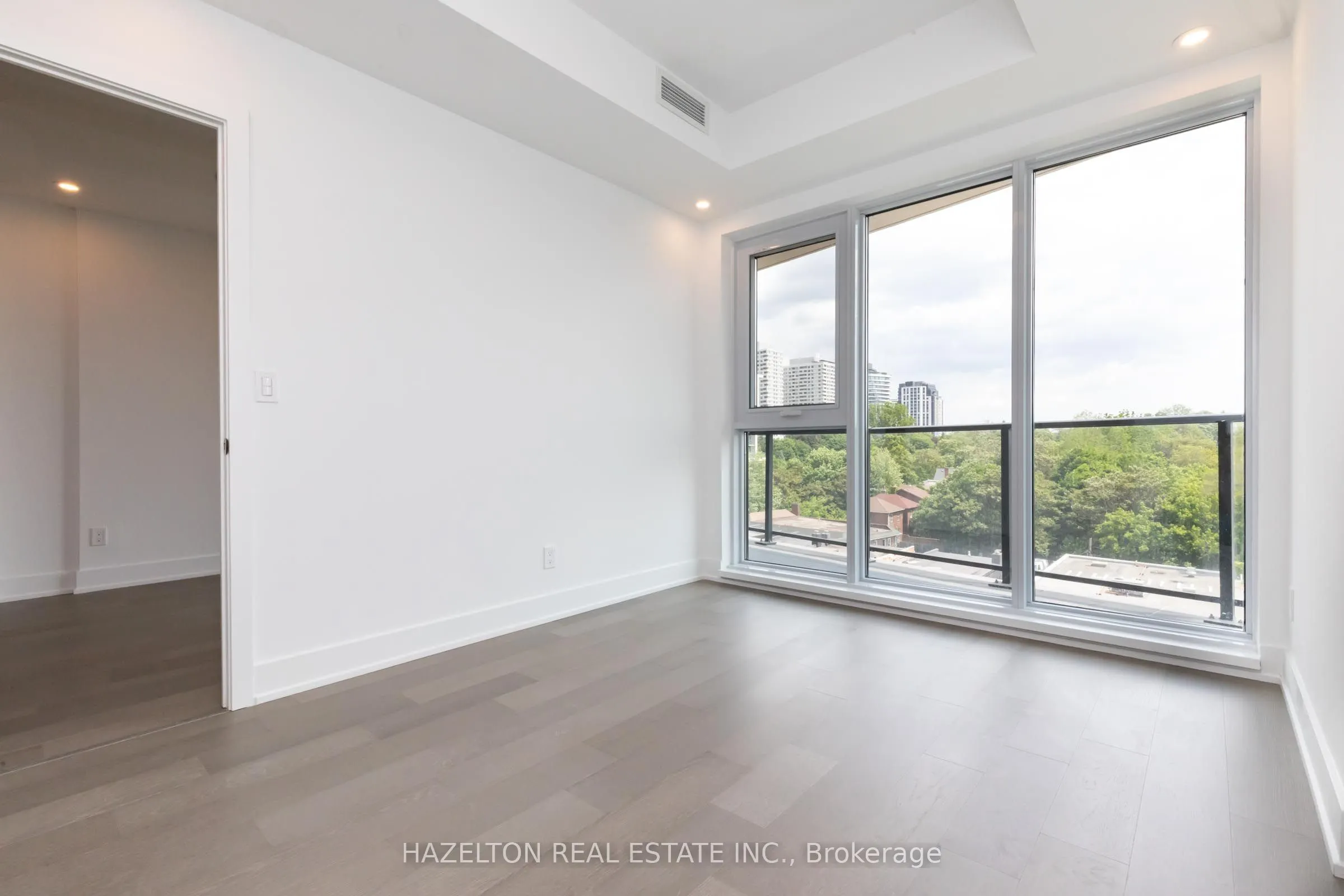 8 Manor Road W #605