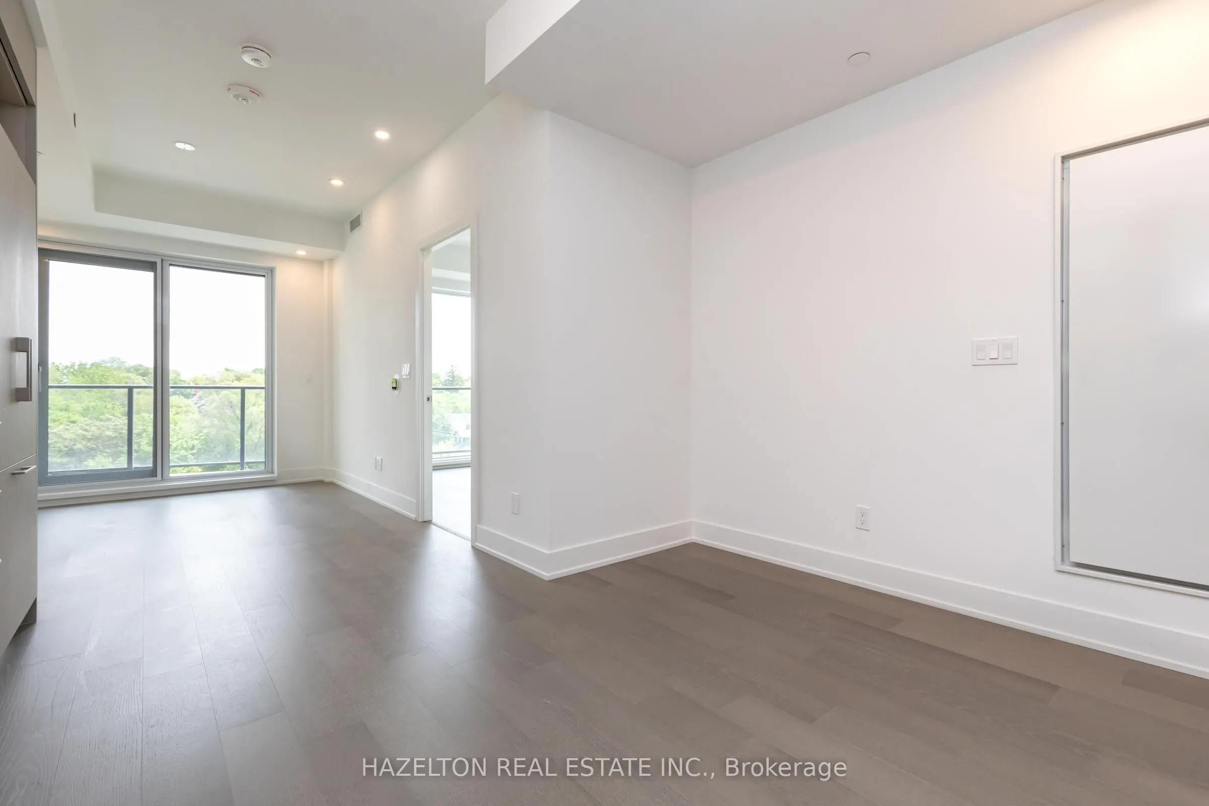 8 Manor Road W #605