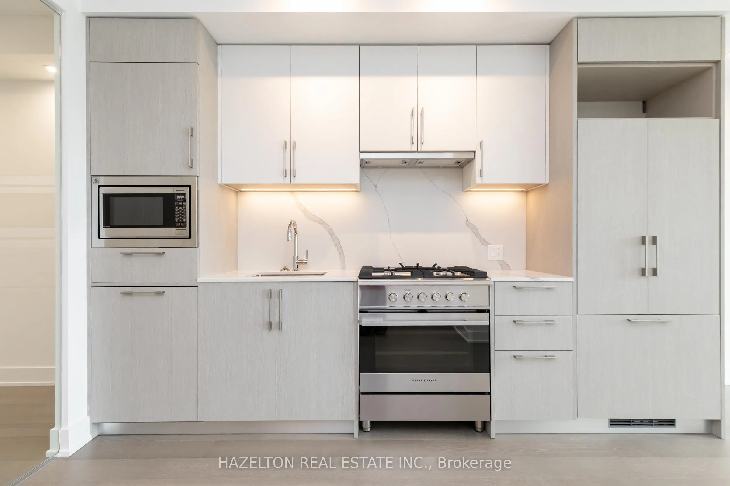 8 Manor Road W #605