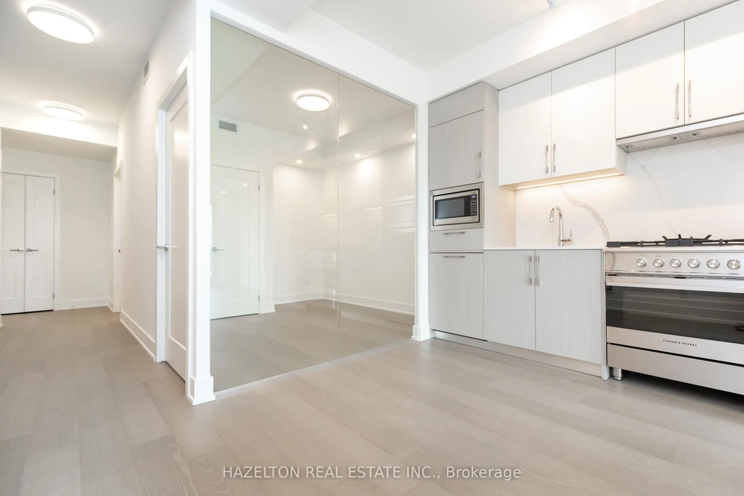 8 Manor Road W #605