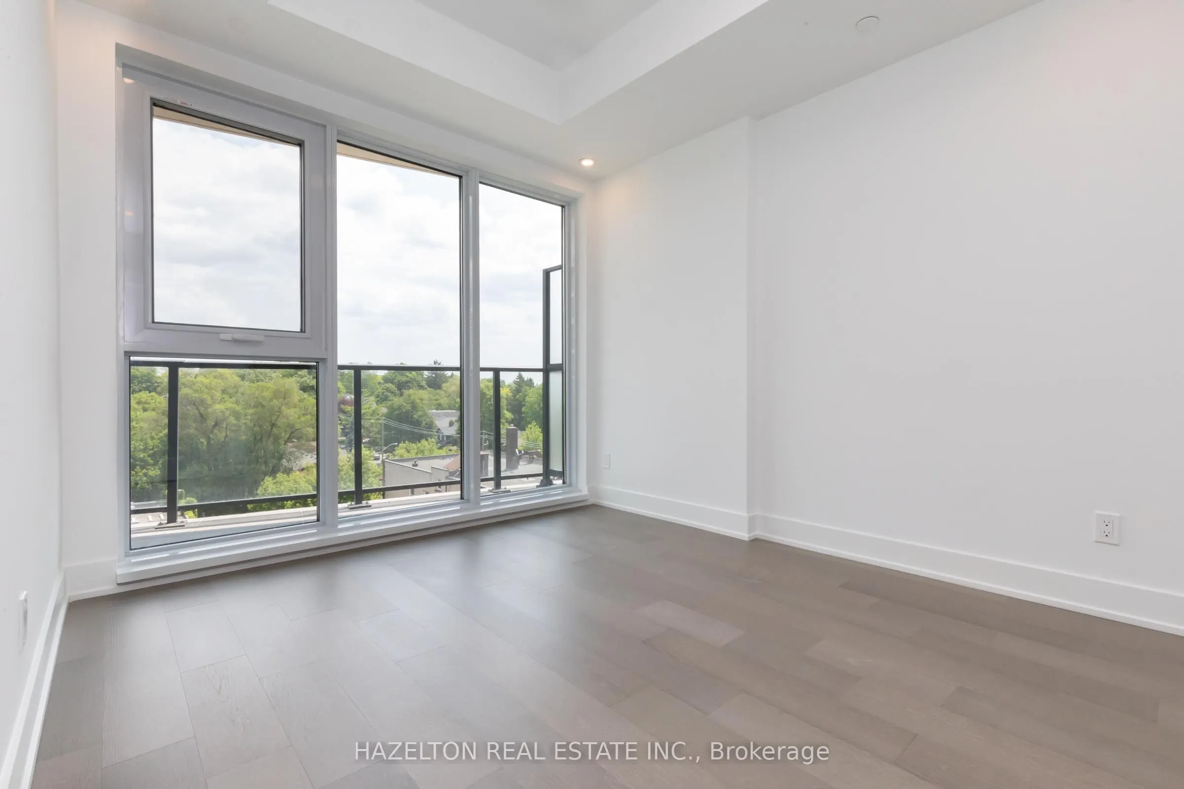 8 Manor Road W #605