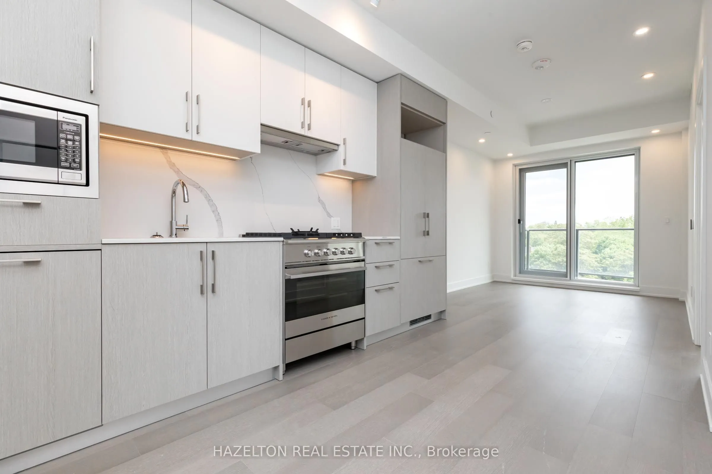 8 Manor Road W #605