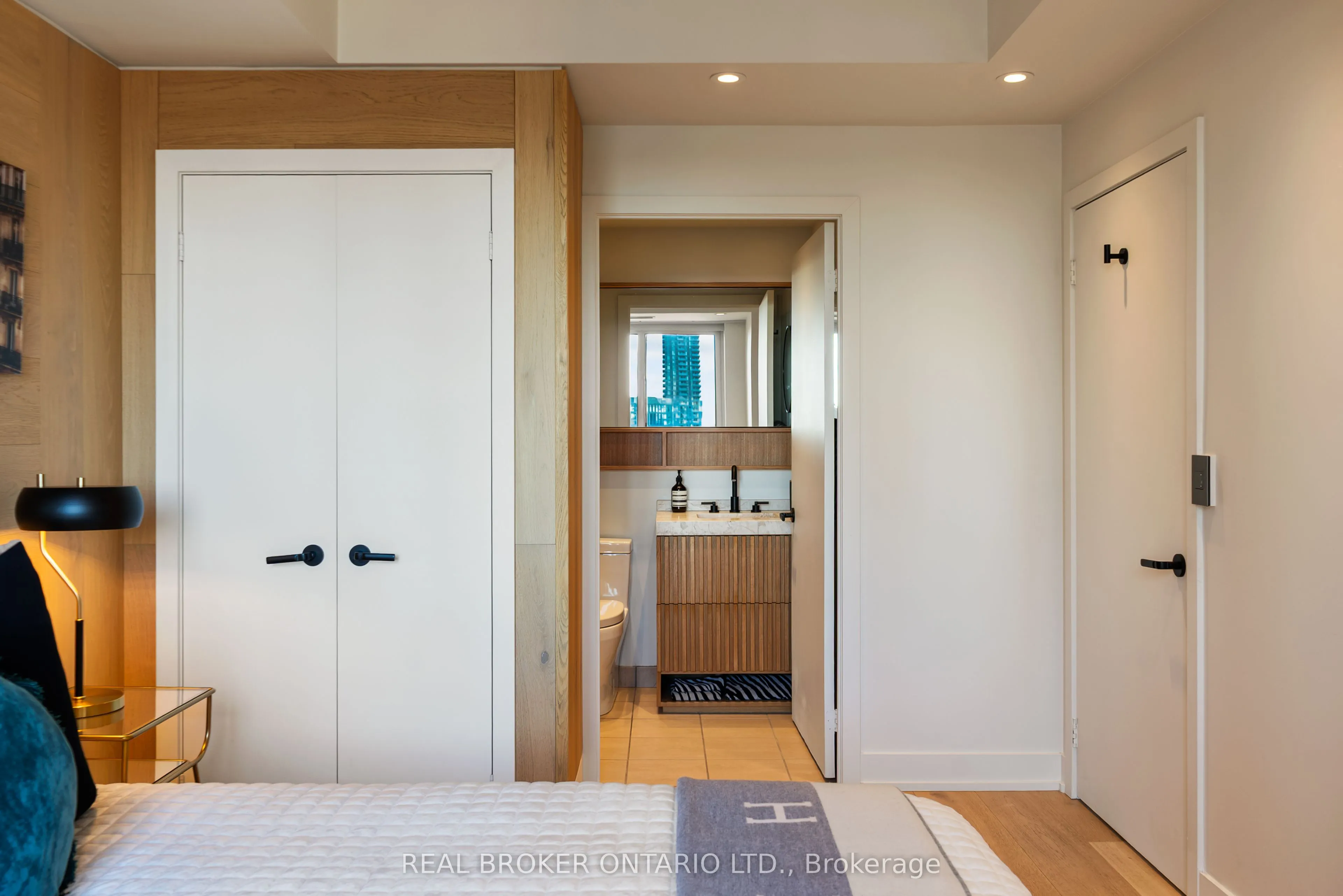 168 King Street E #1604