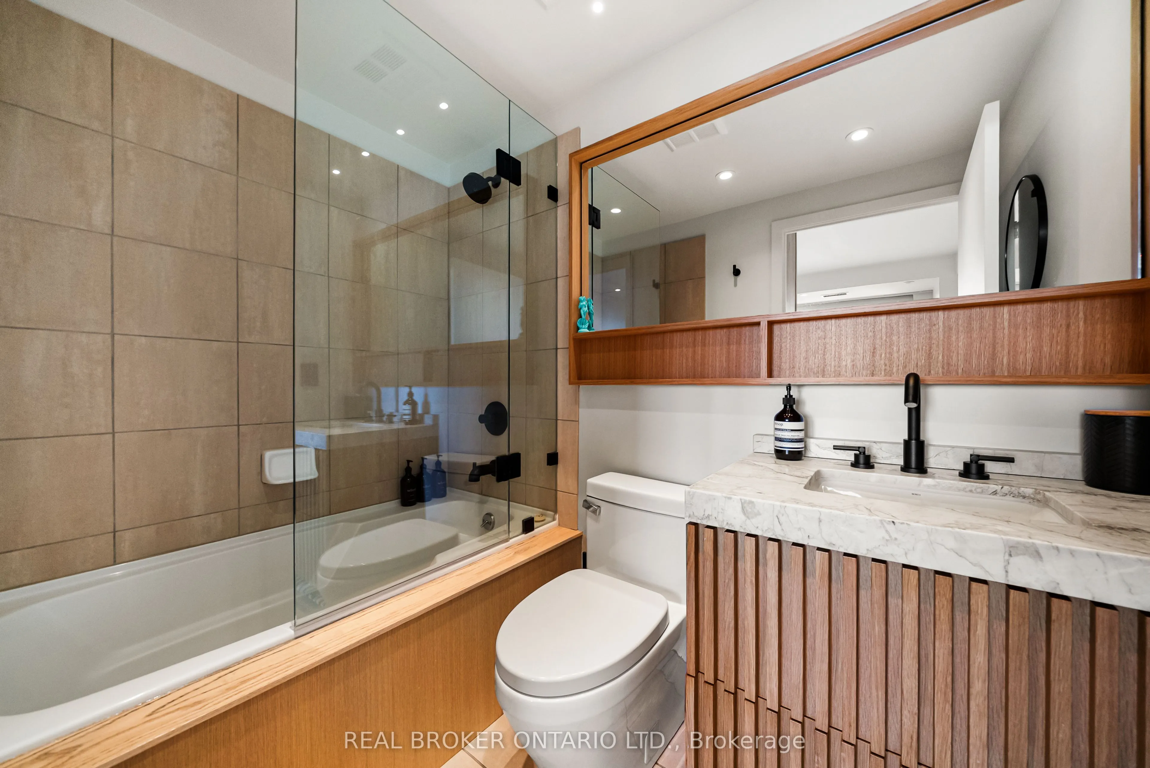 168 King Street E #1604