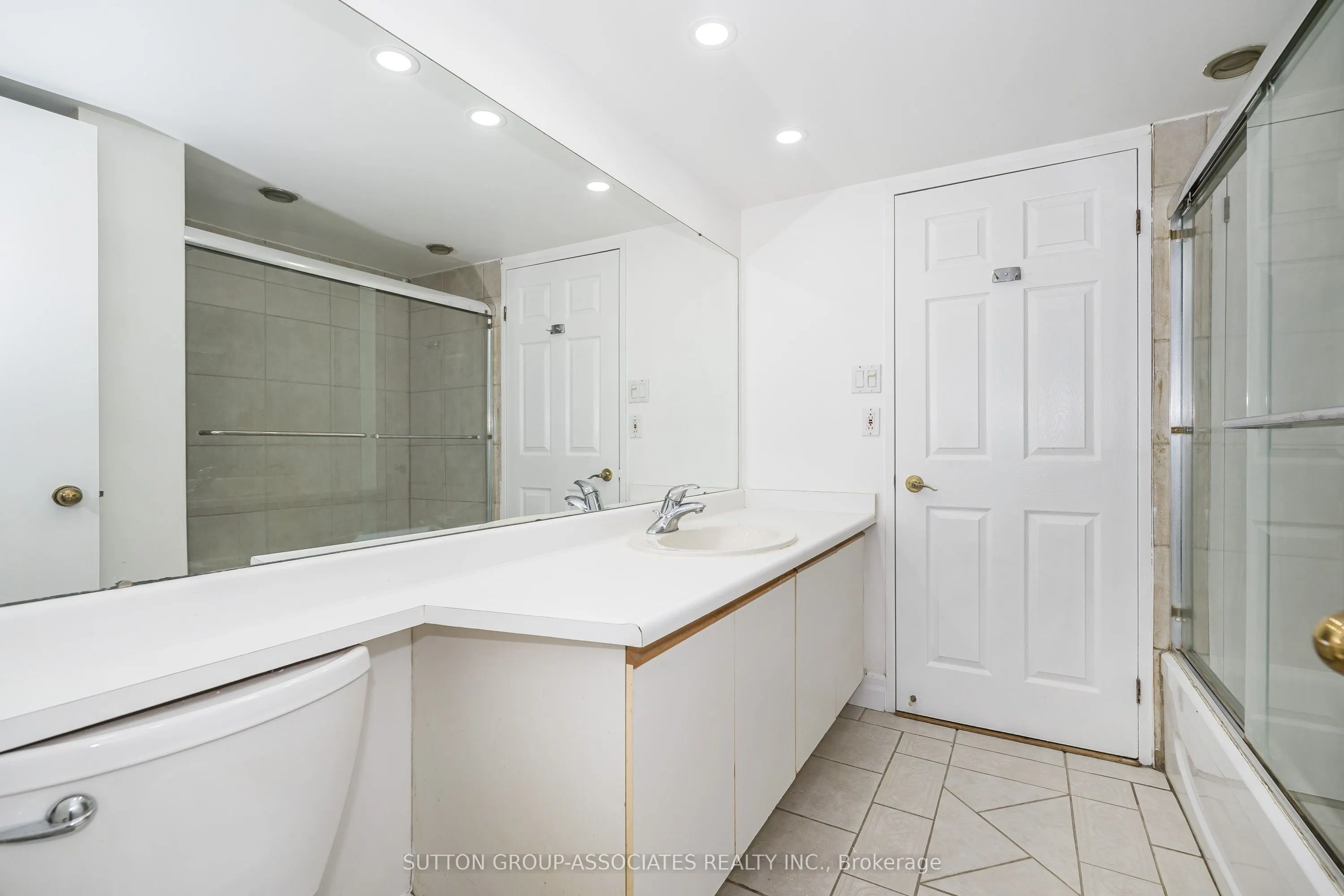 65 Scadding Avenue #501