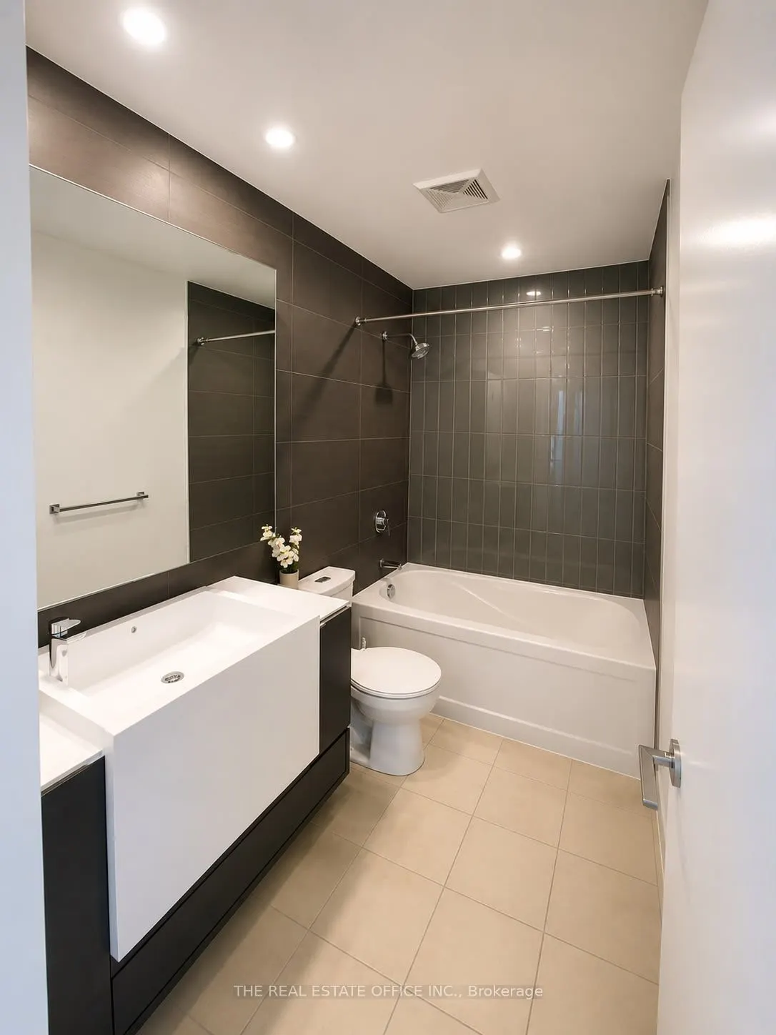 151 Dan Leckie Way #202