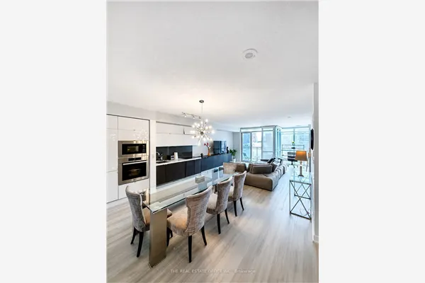 151 Dan Leckie Way #202