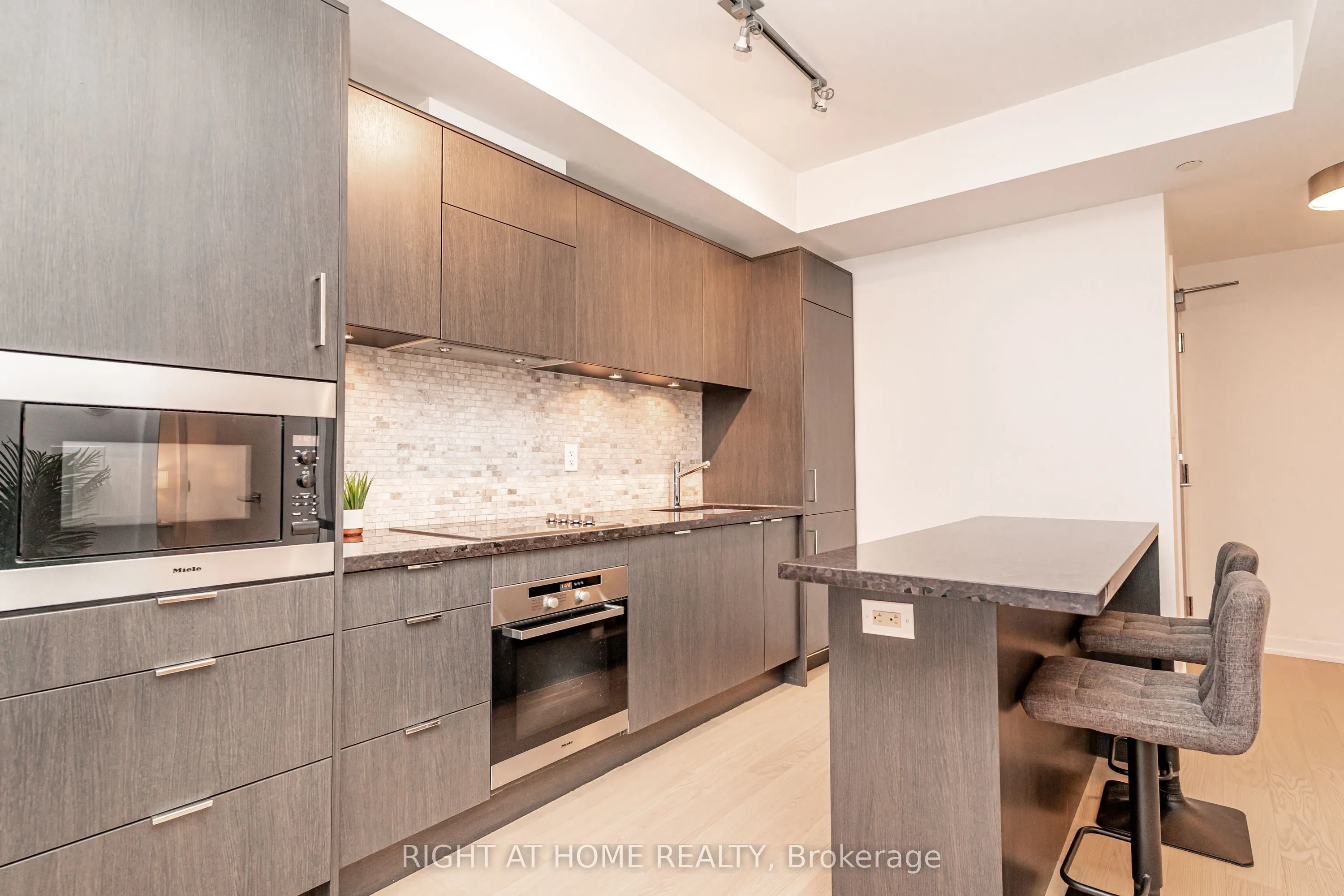21 Widmer Street #1808