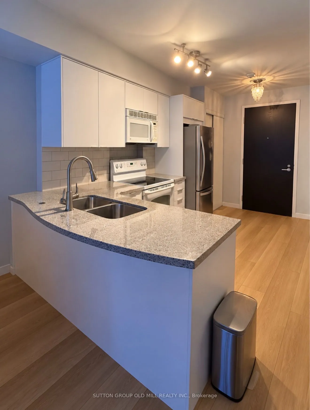 1005 King Street W #201
