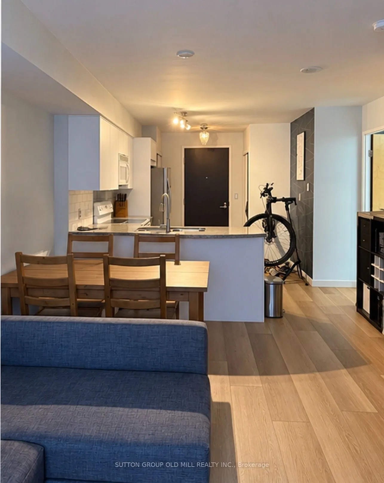 1005 King Street W #201