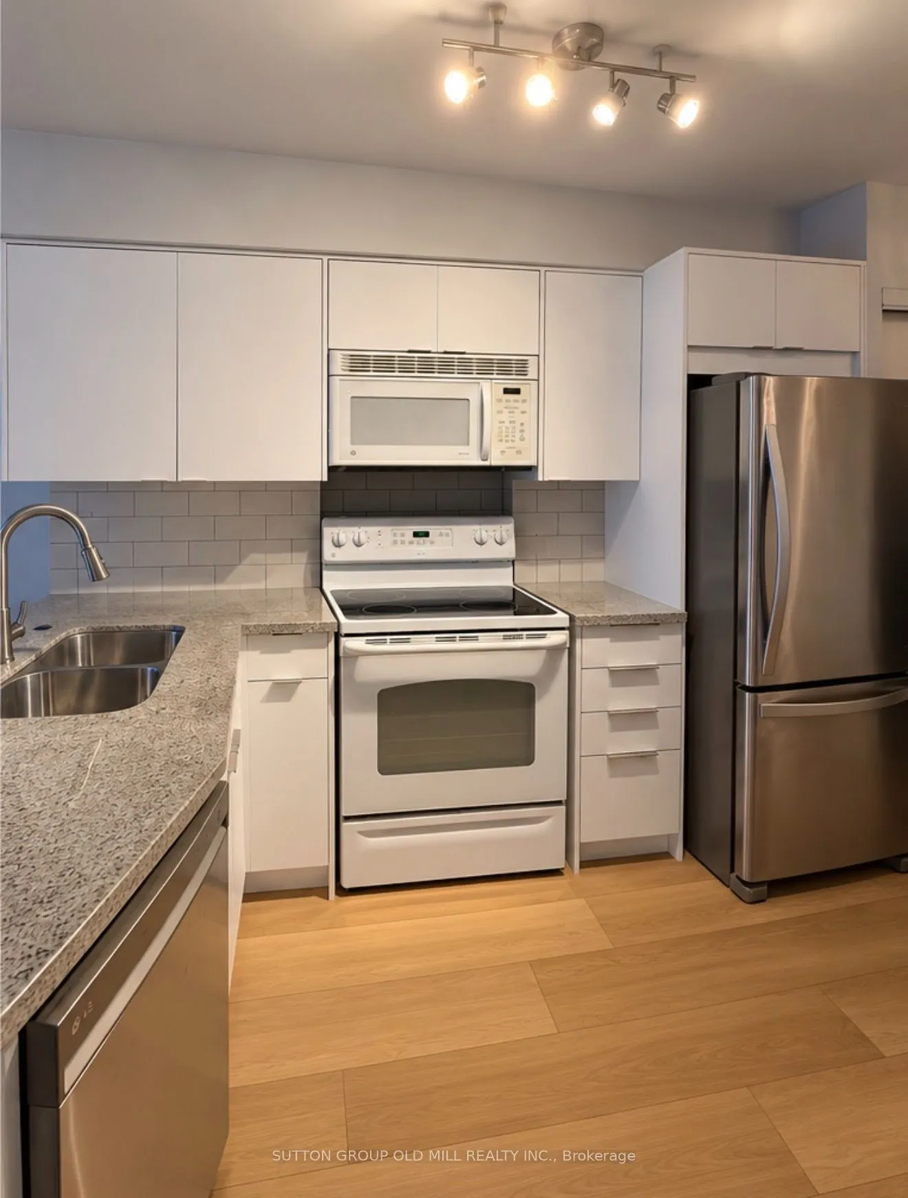 1005 King Street W #201