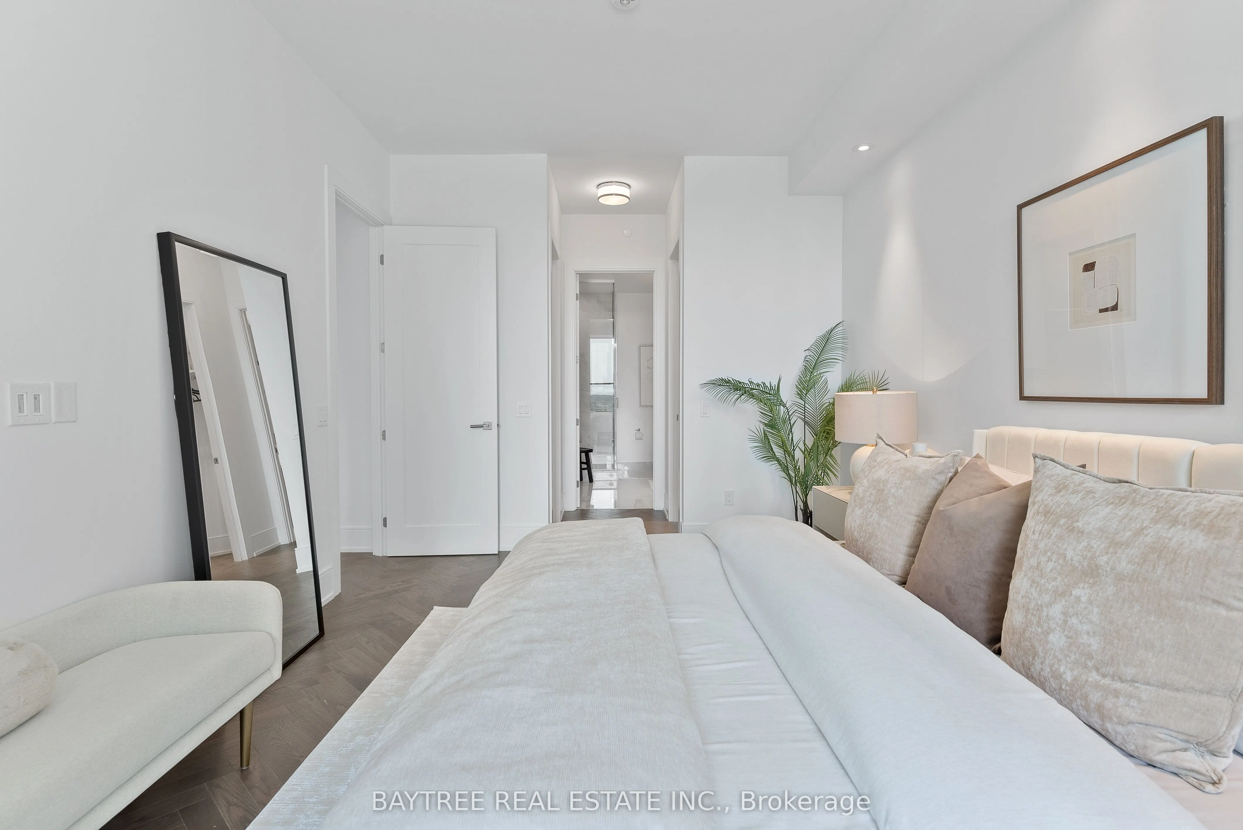 455 Wellington Street W #1108