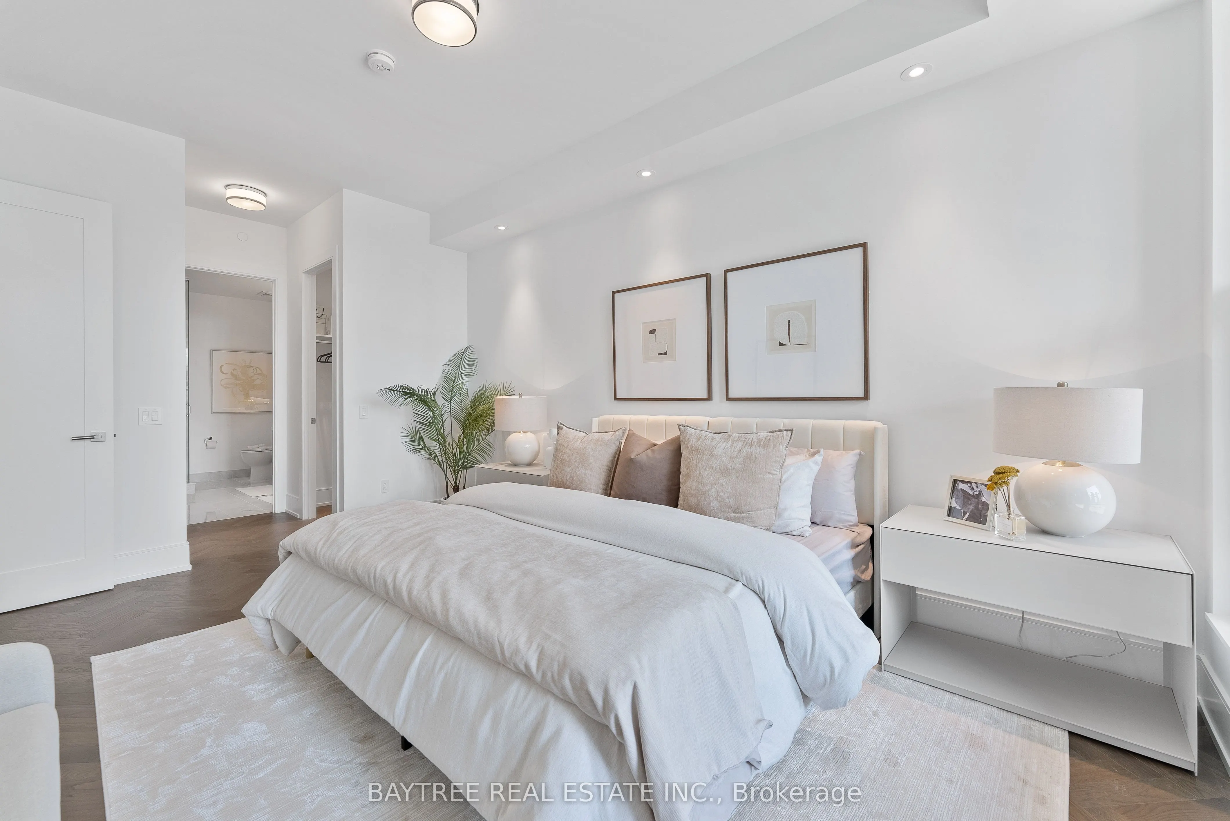 455 Wellington Street W #1108