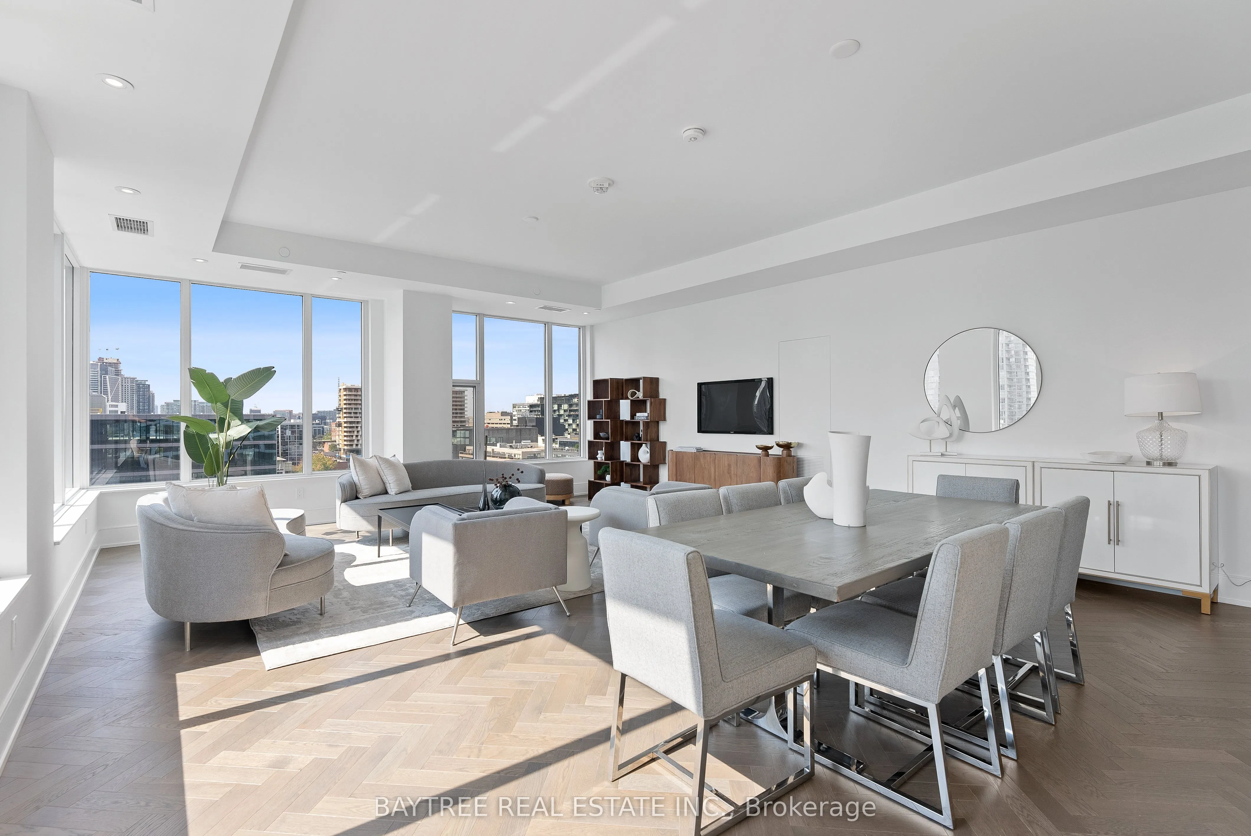 455 Wellington Street W #1108
