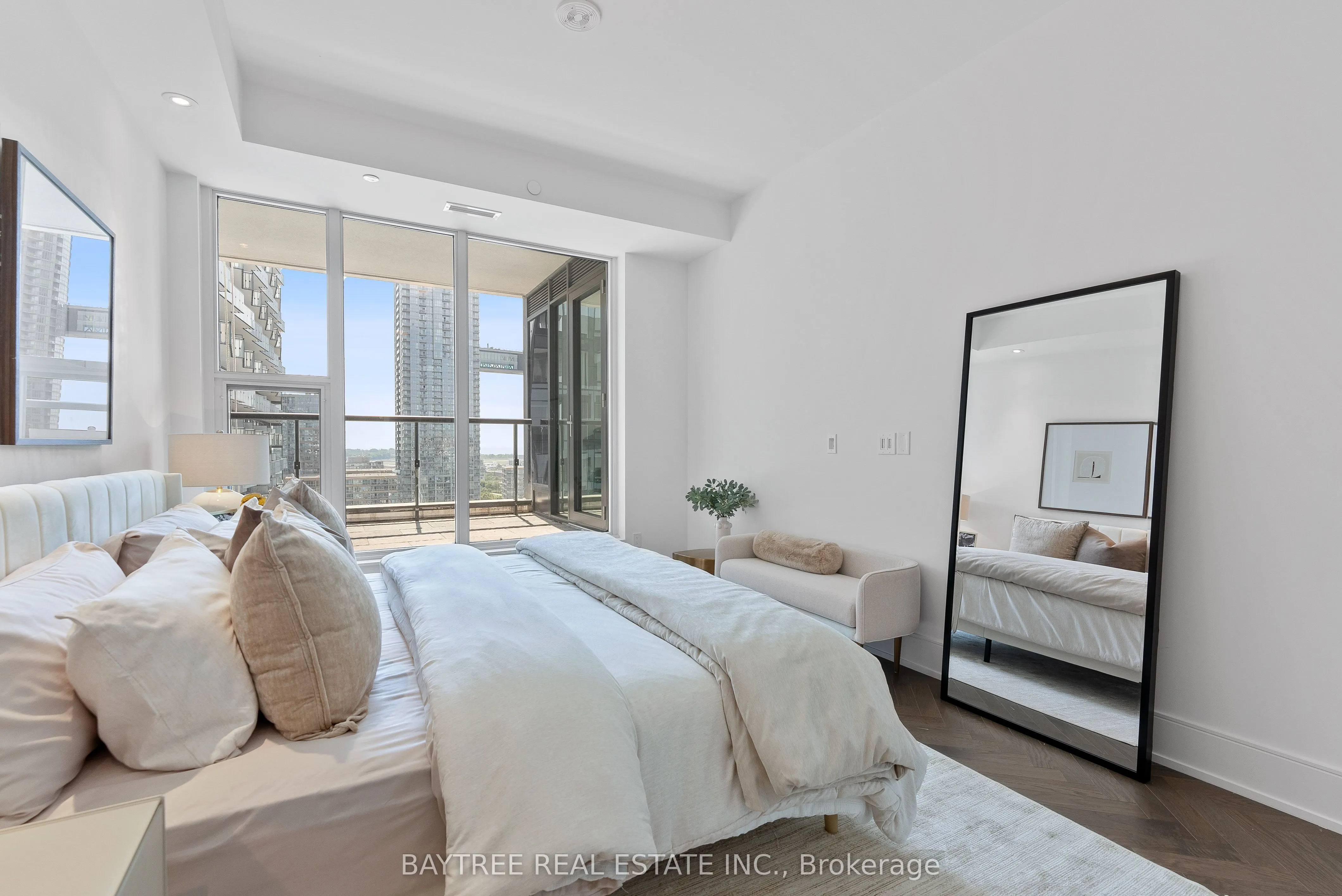 455 Wellington Street W #1108