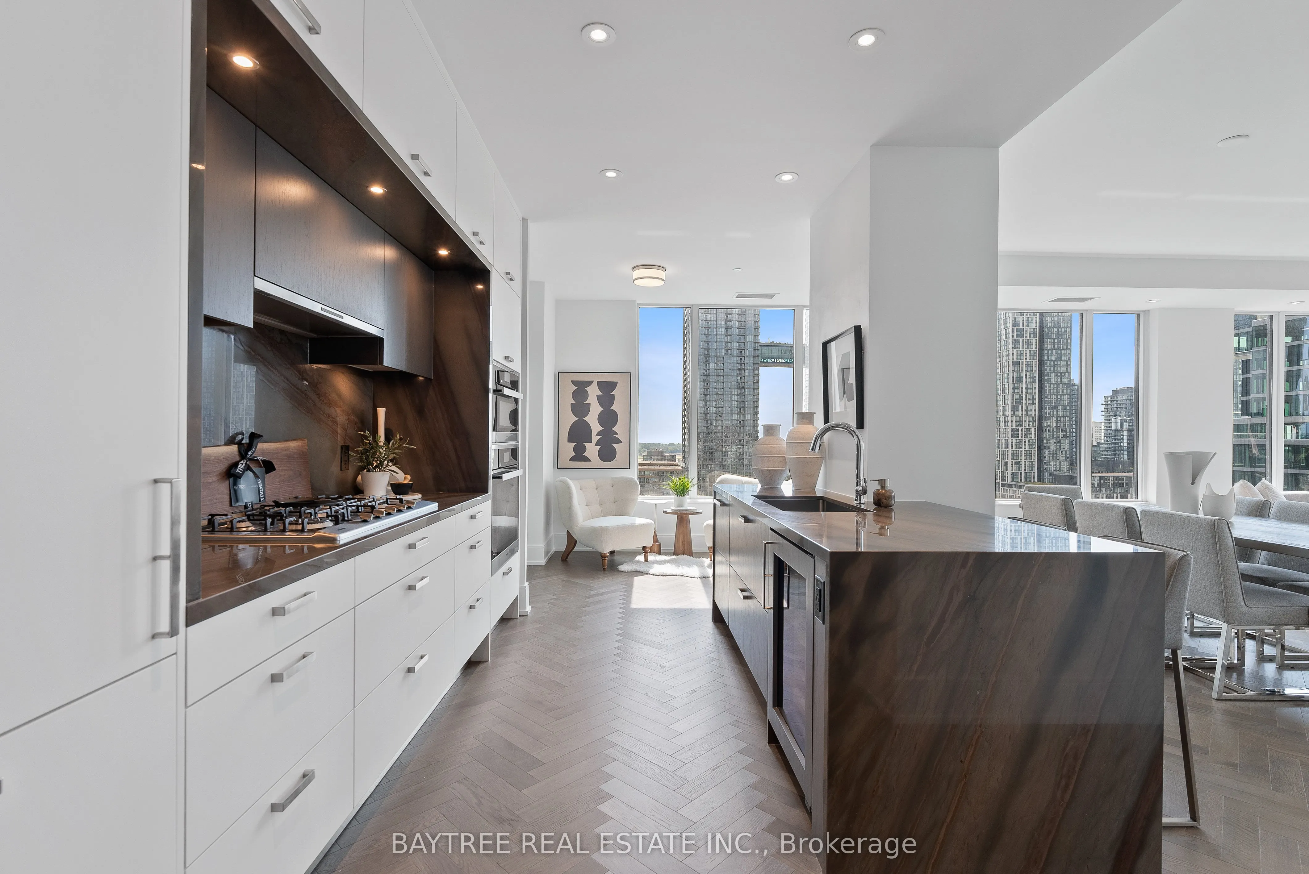 455 Wellington Street W #1108