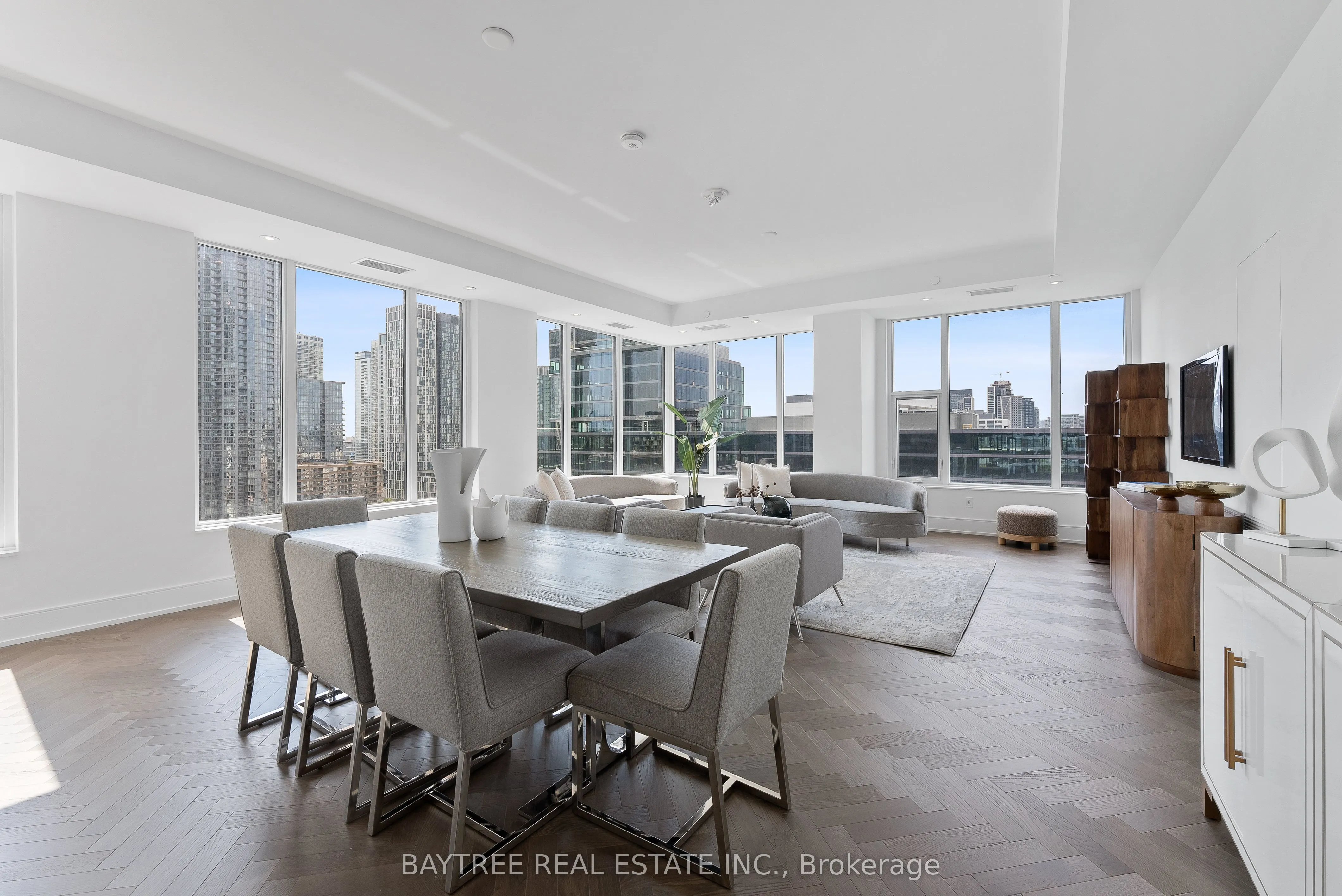 455 Wellington Street W #1108