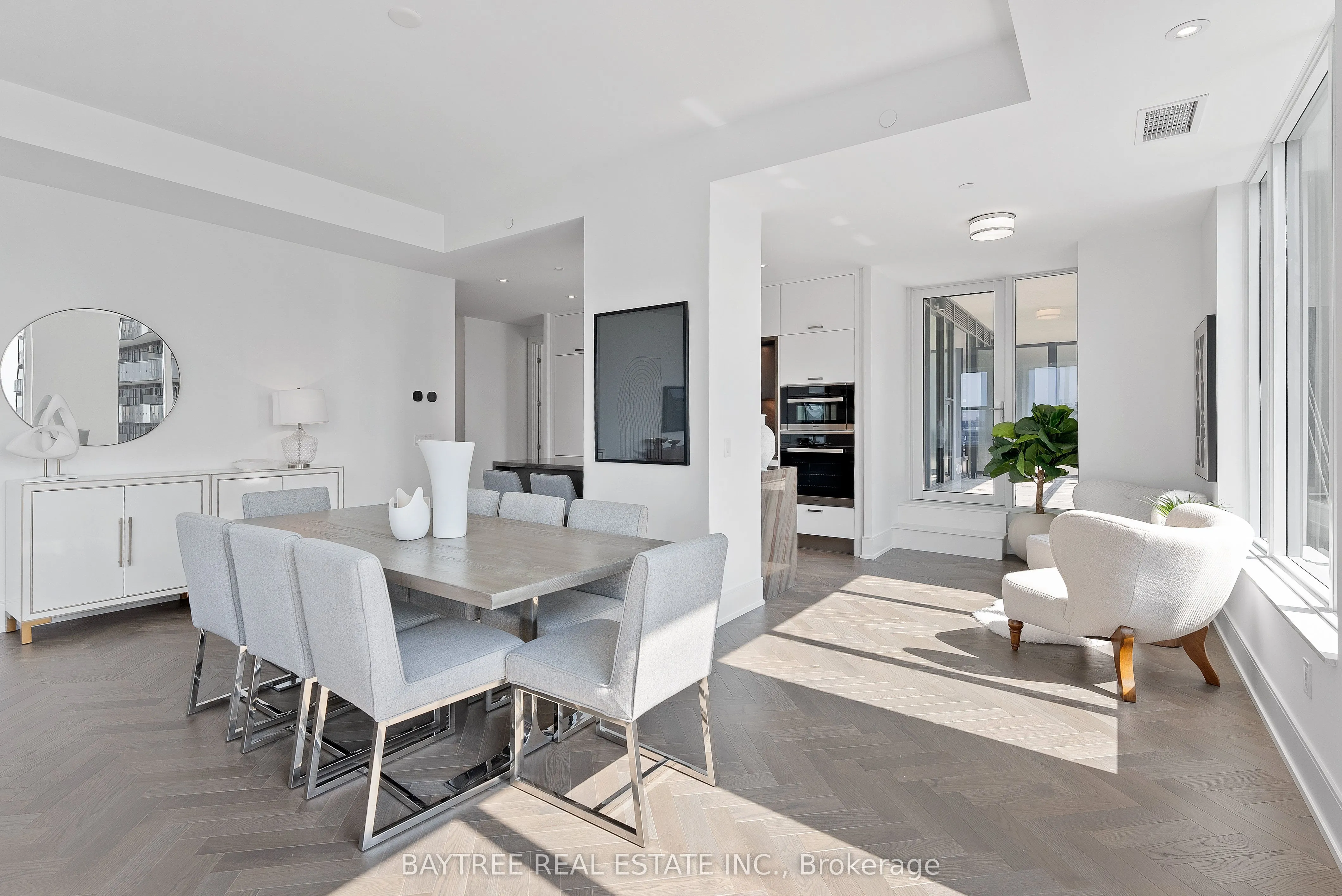 455 Wellington Street W #1108