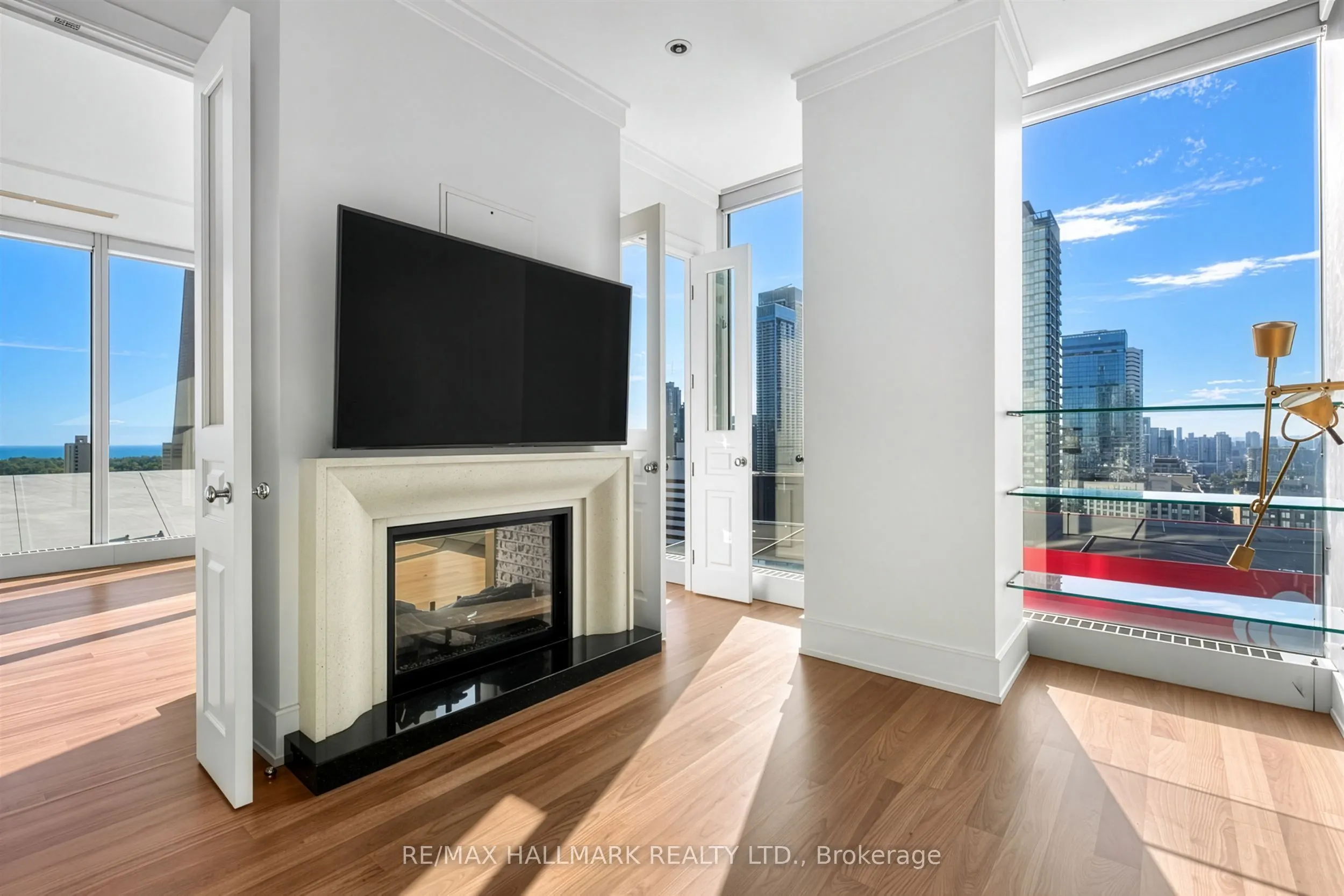 183 Wellington Street W #2306