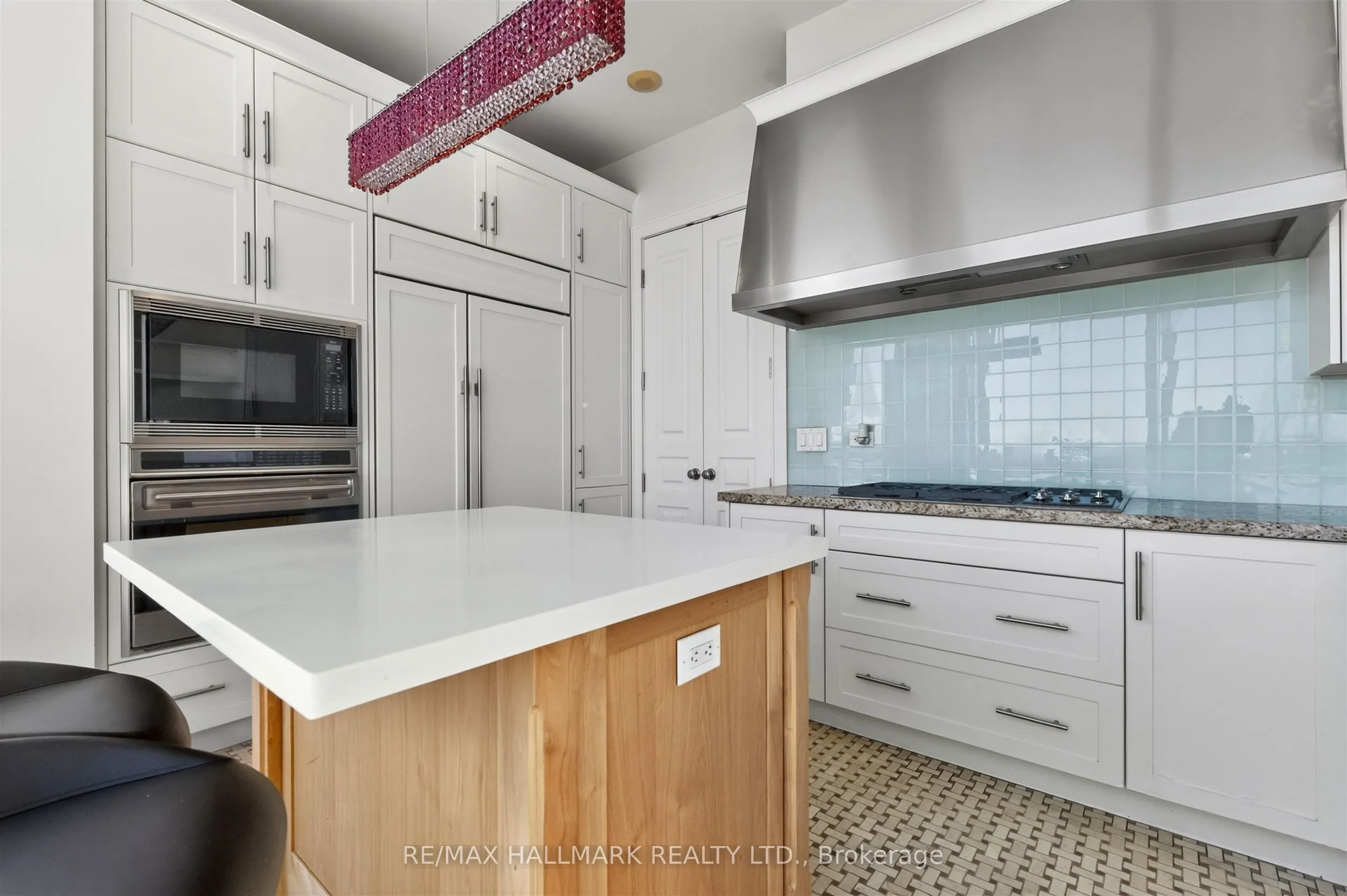 183 Wellington Street W #2306