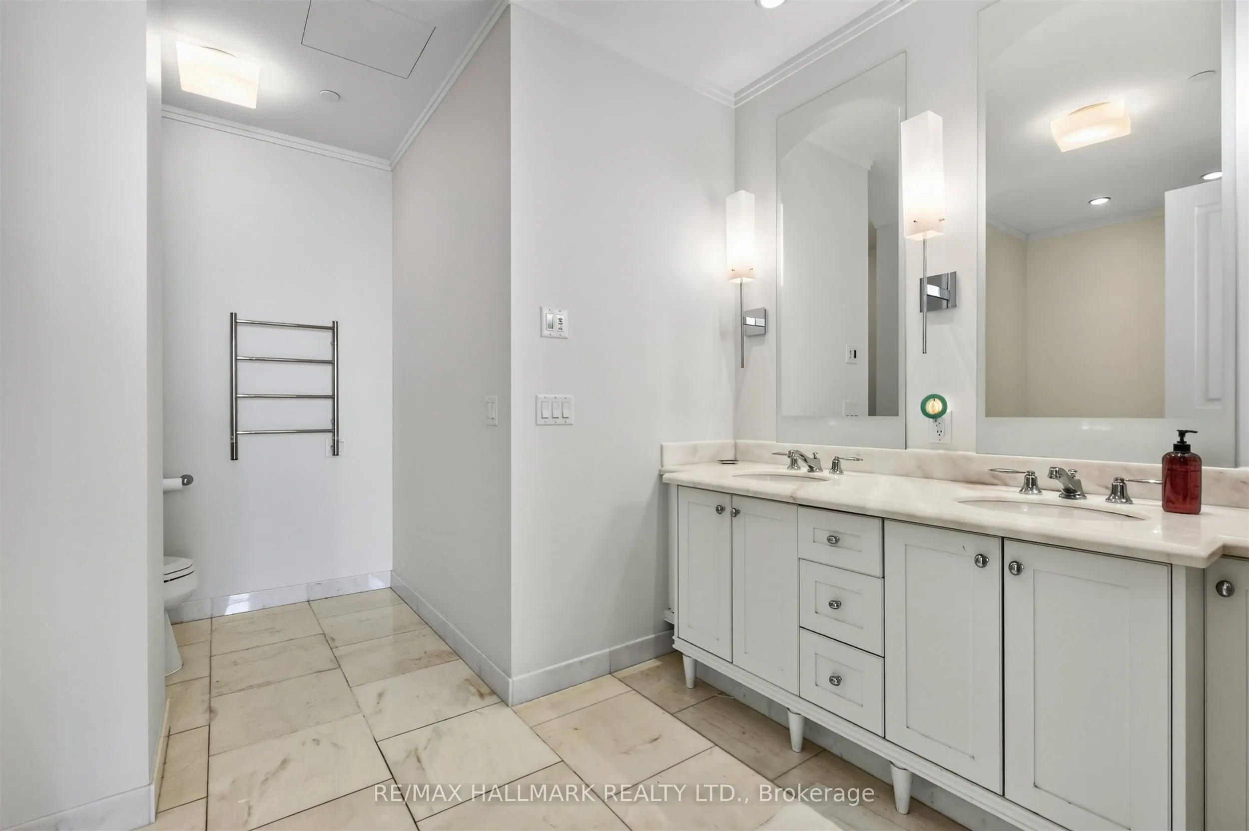 183 Wellington Street W #2306