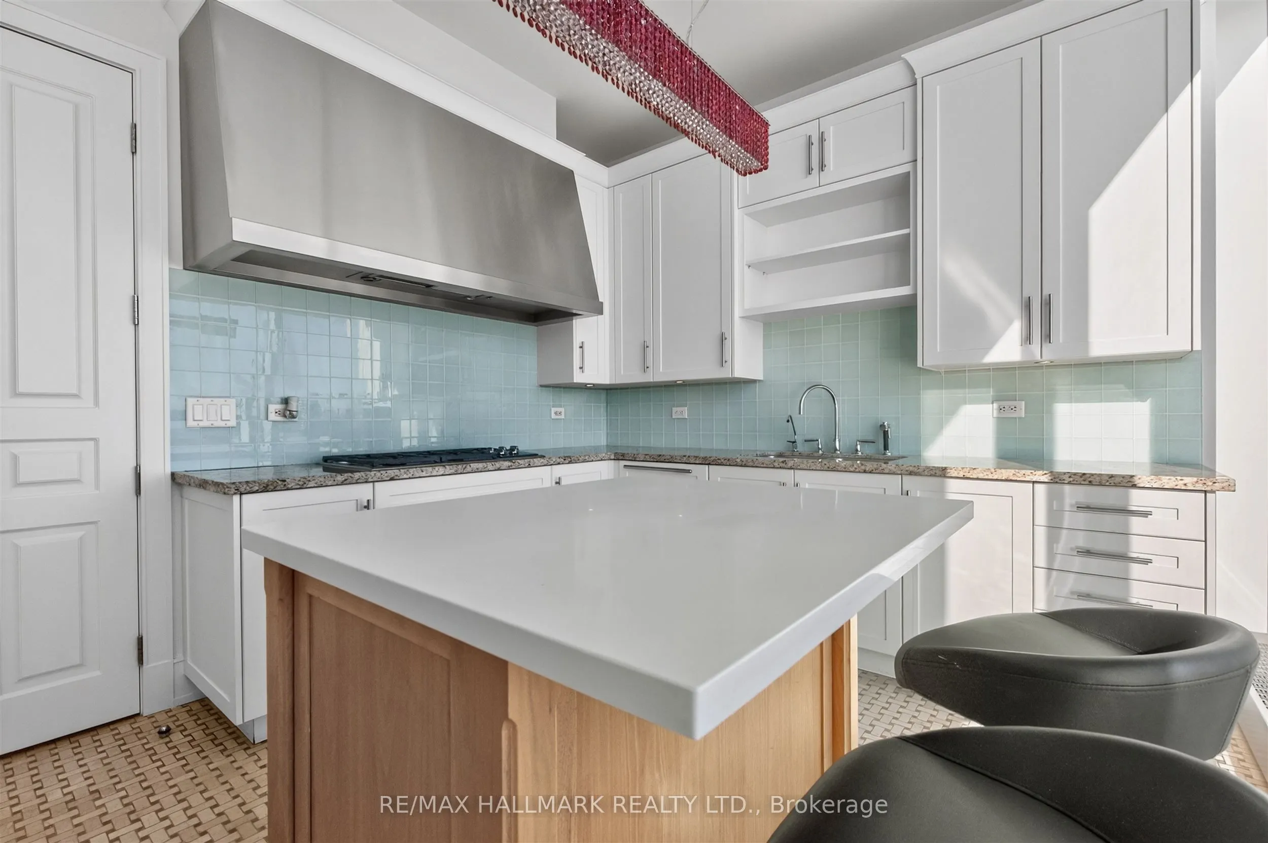 183 Wellington Street W #2306