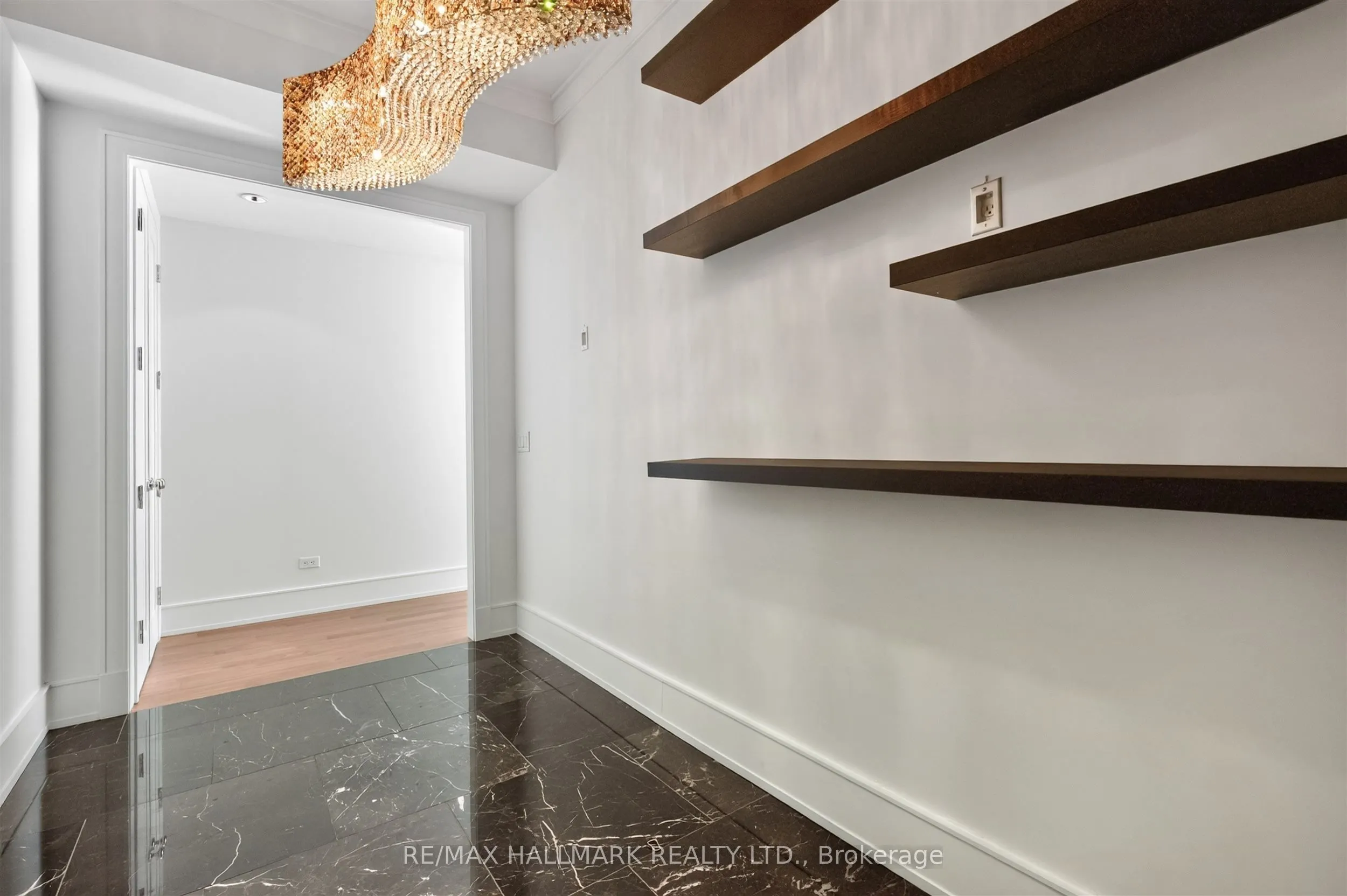 183 Wellington Street W #2306