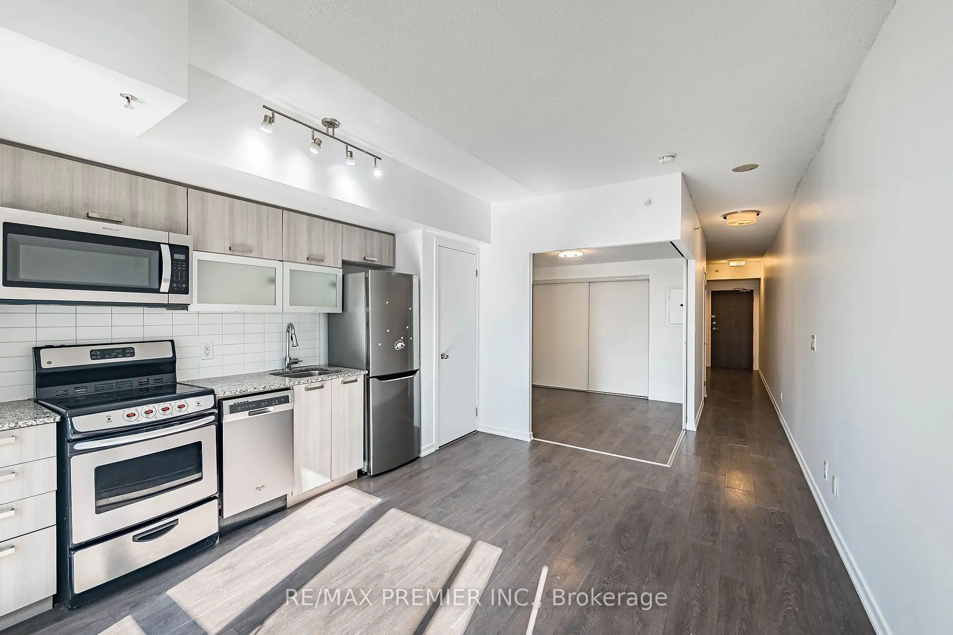 68 Abell Street #808