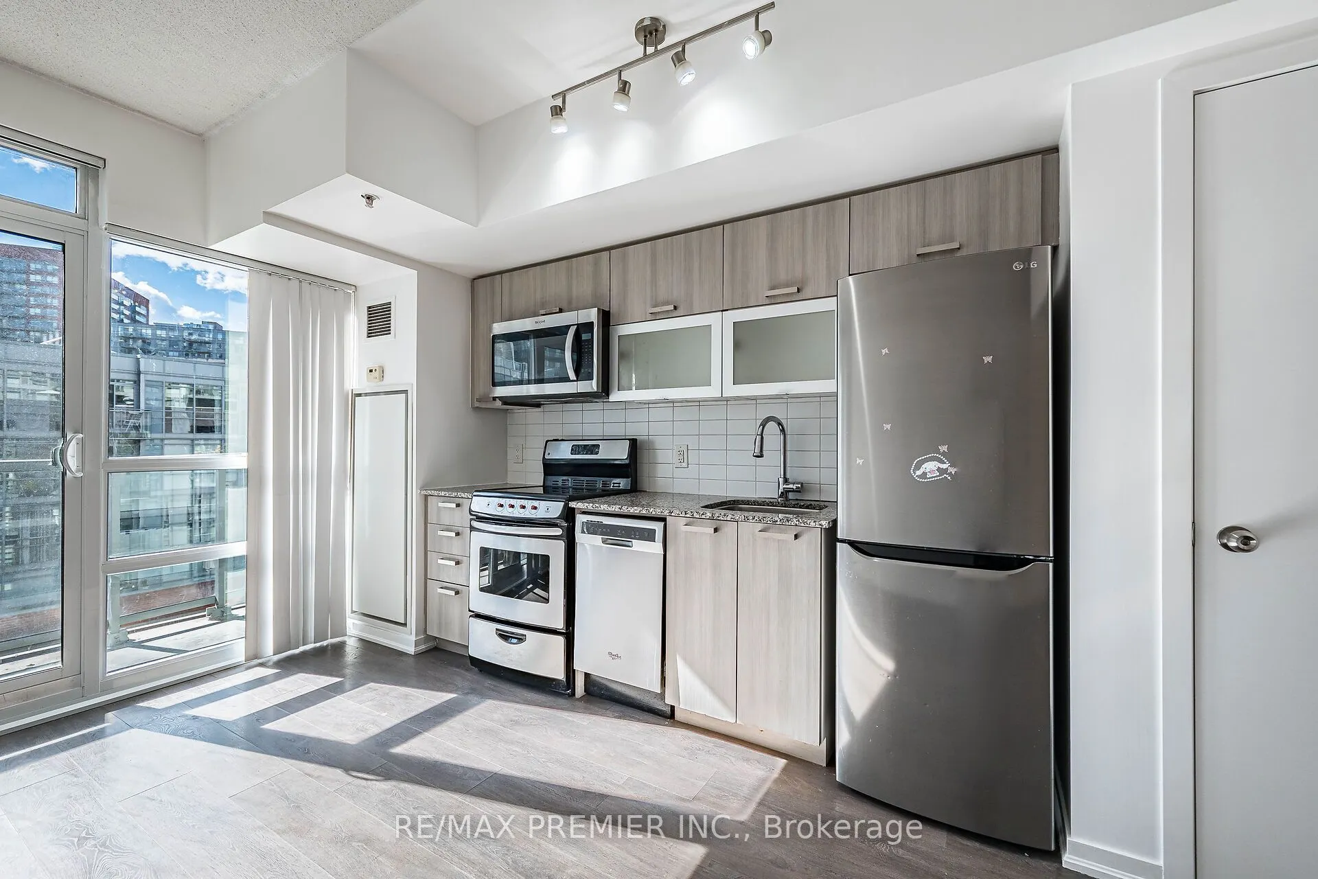 68 Abell Street #808