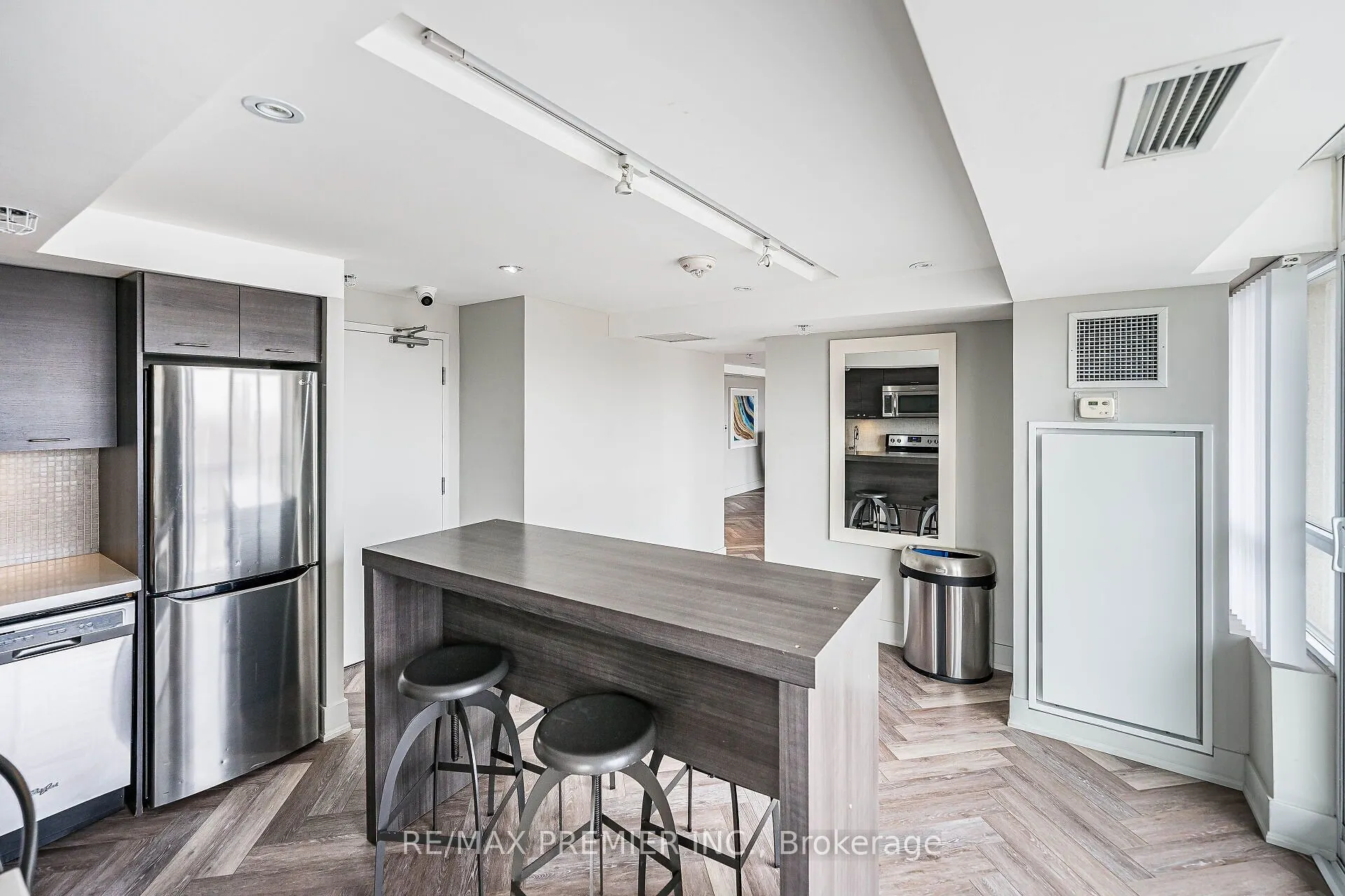 68 Abell Street #808