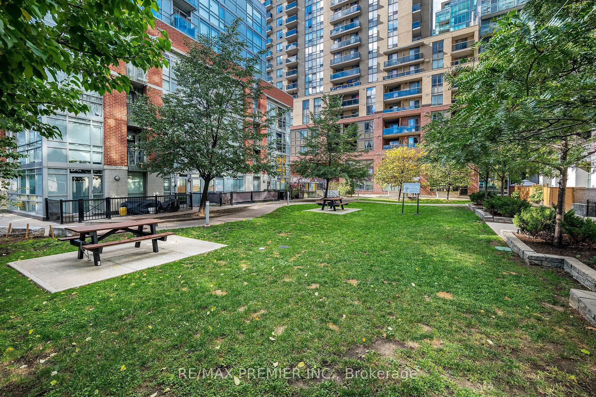 68 Abell Street #808