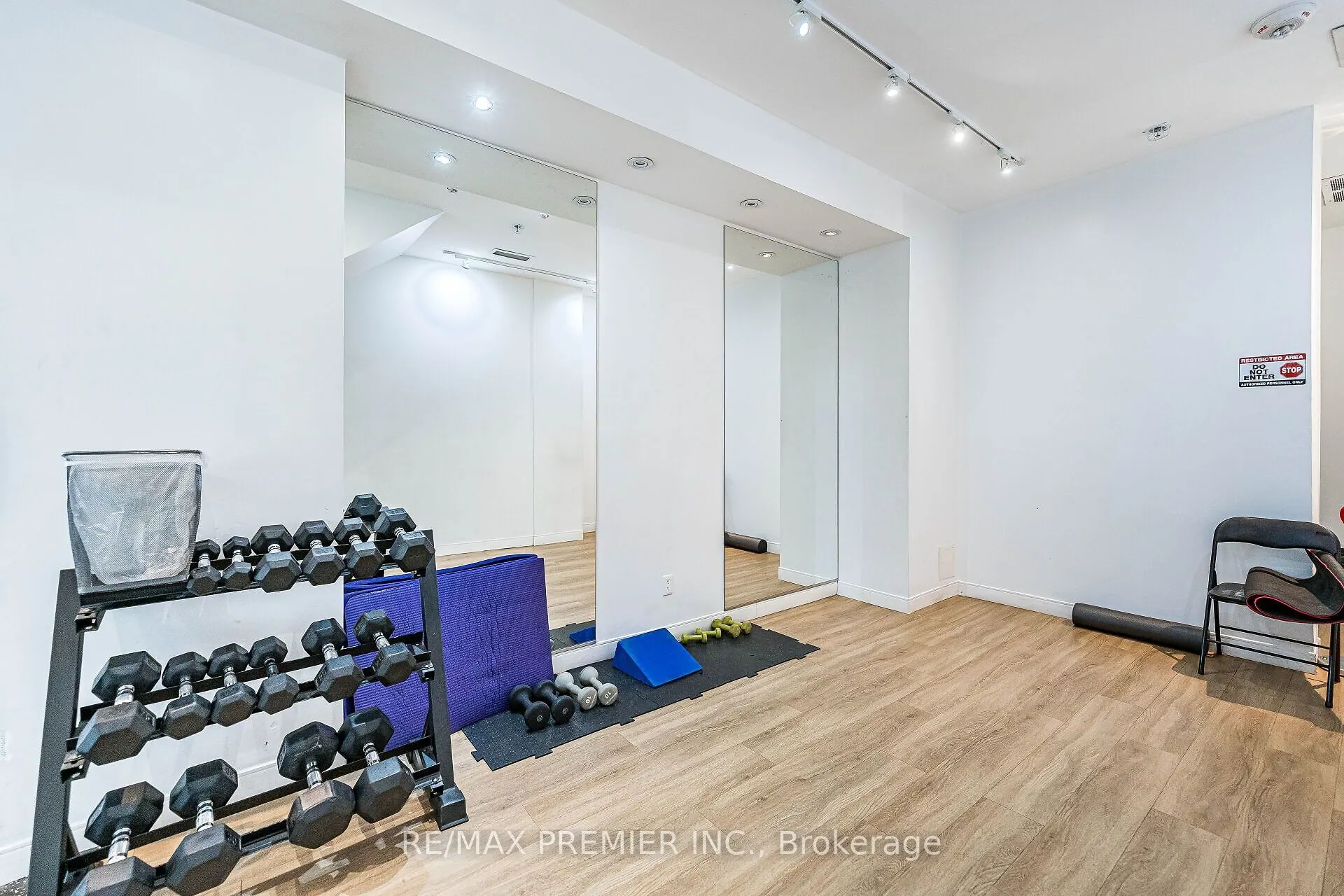 68 Abell Street #808