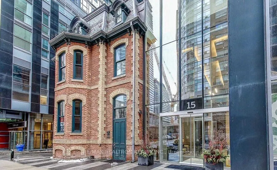 15 Grenville Street #404