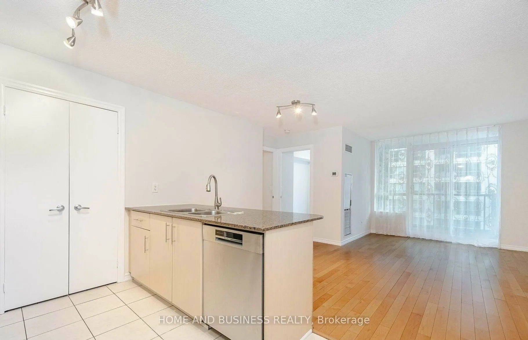 12 Yonge Street #1505