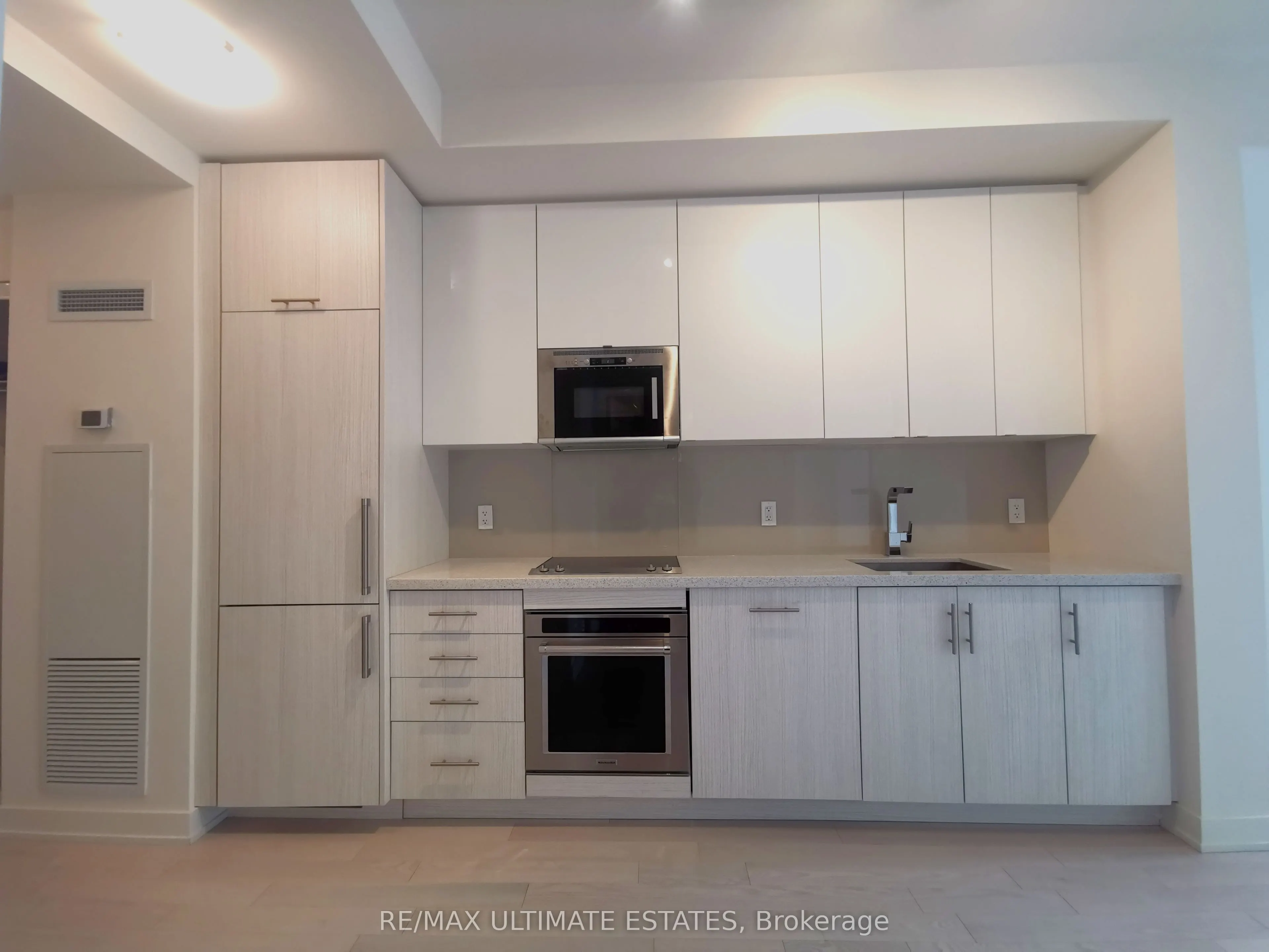 330 Richmond Street W #1902