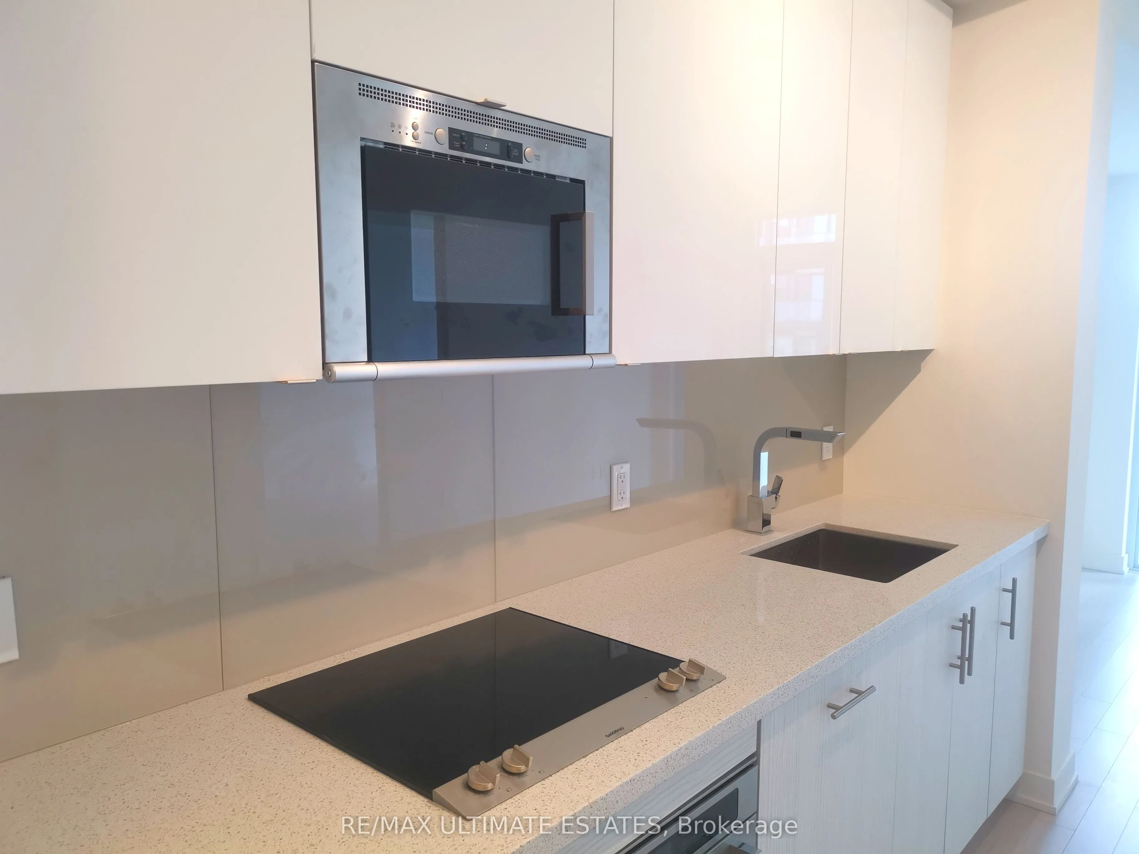 330 Richmond Street W #1902