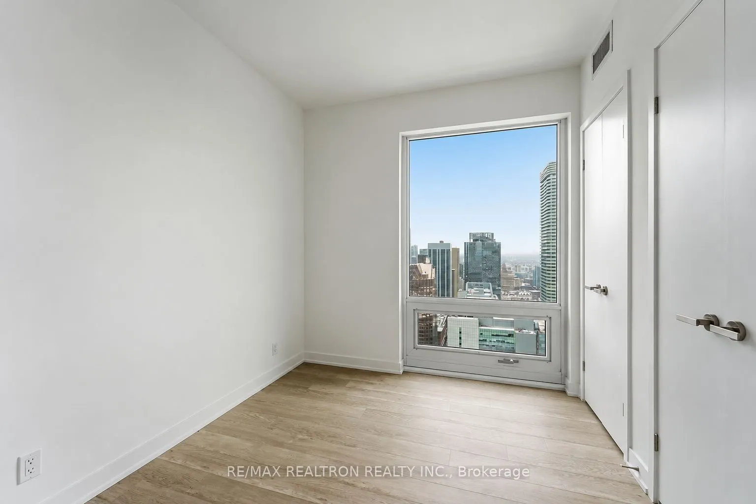 88 Queen Street E #4711