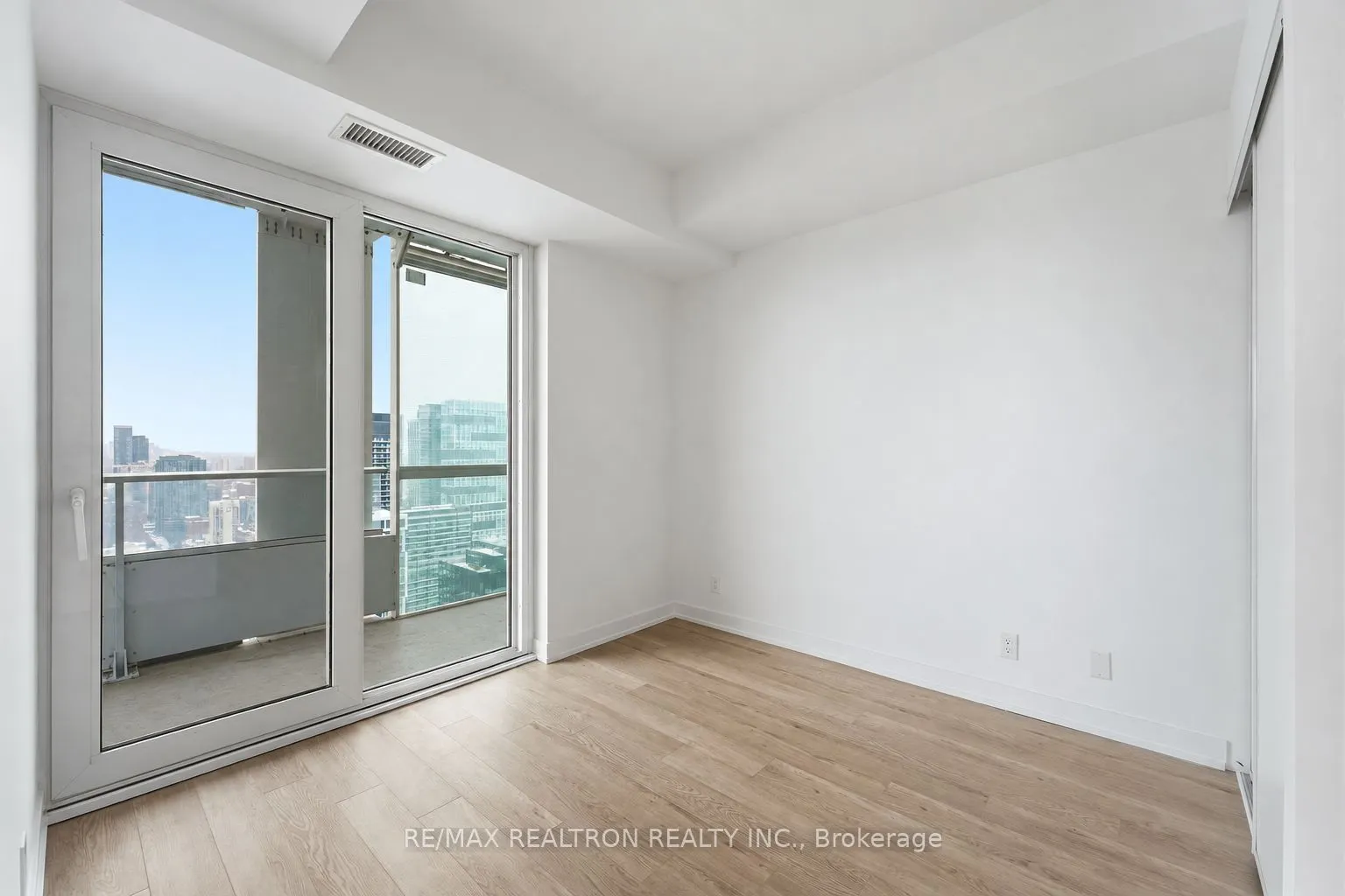 88 Queen Street E #4711
