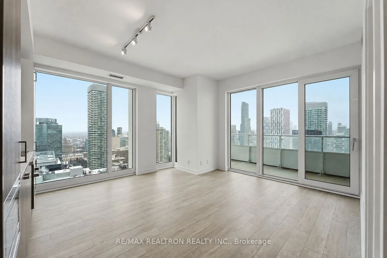 88 Queen Street E #4711