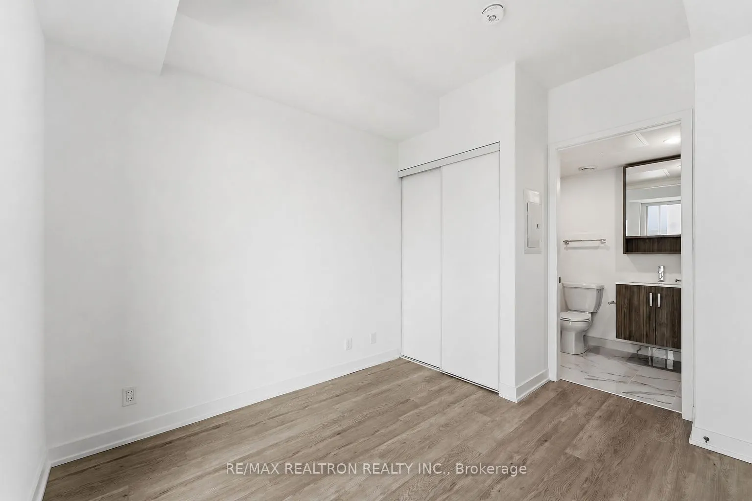 88 Queen Street E #4711