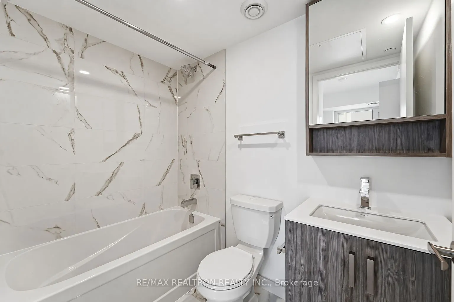 88 Queen Street E #4711