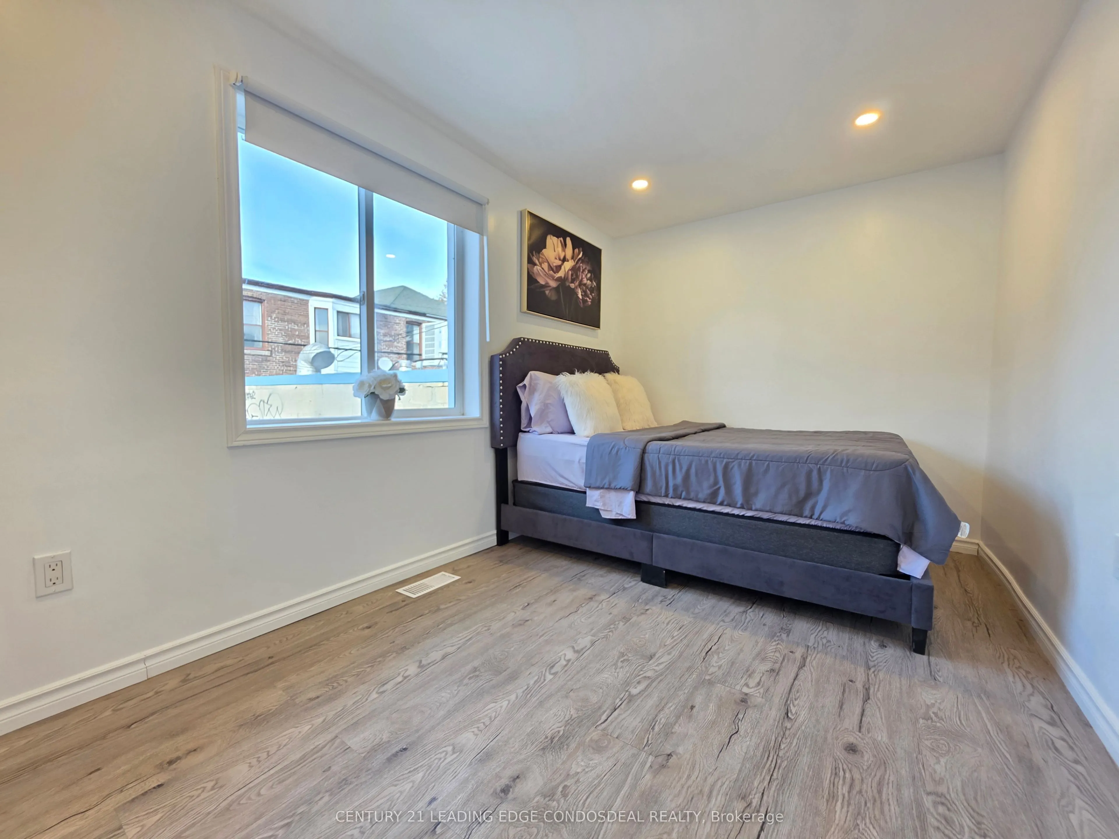 658 Dundas Street W #2B