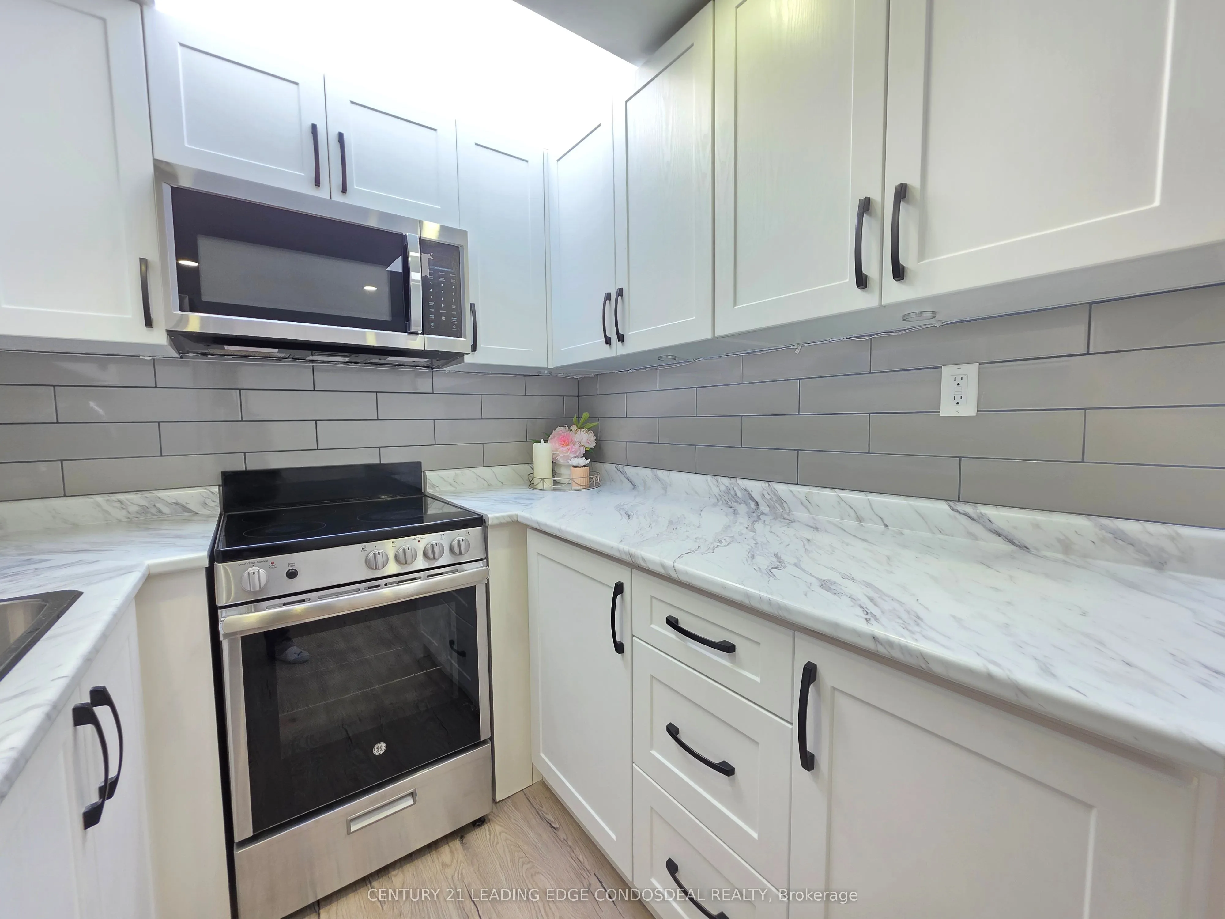 658 Dundas Street W #2B